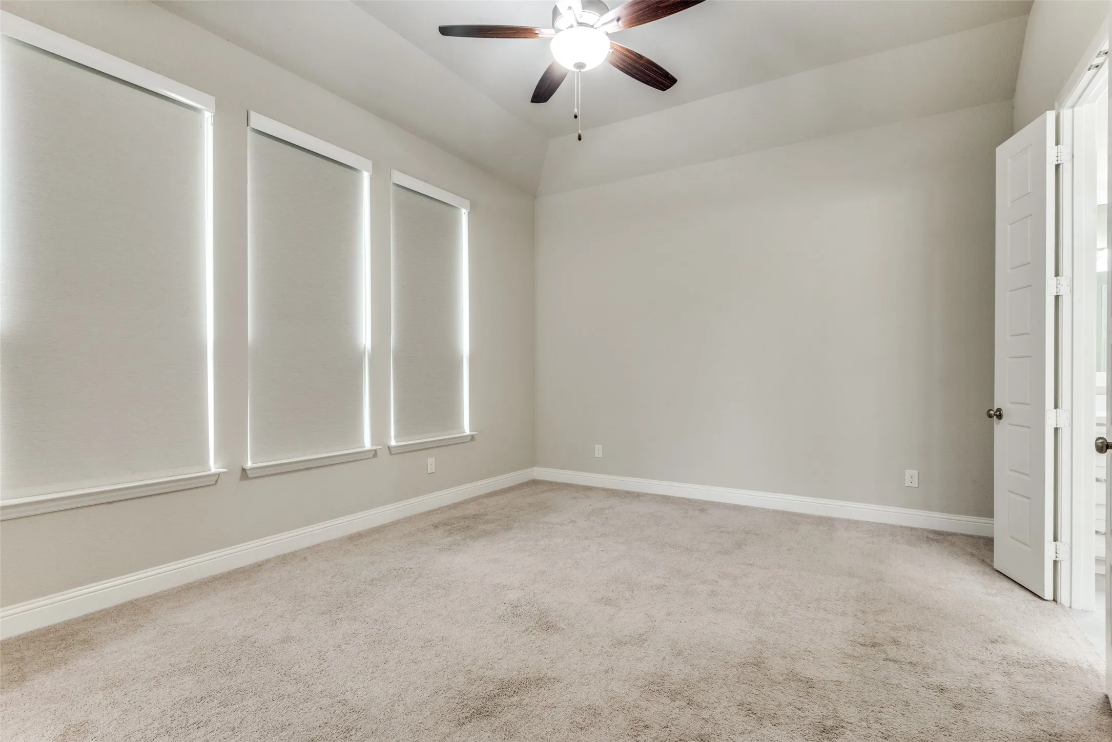 Single Family Residence For Rent in Denton County , 708 Dusty Trail, Little Elm, Texas 76227, 4 Bedroom, 3 Bathroom, 3 Garage spaces, 3,590 Sqft, built in 2018, mls#21381826, Real Estate Agent in Little Elm, Homes For Rent in Denton county, Homes For Rent in Little Elm, Realtor in Little Elm Texas, Real Estate Brokerage Independent Realty Texas, Luminita Cordes Realtor