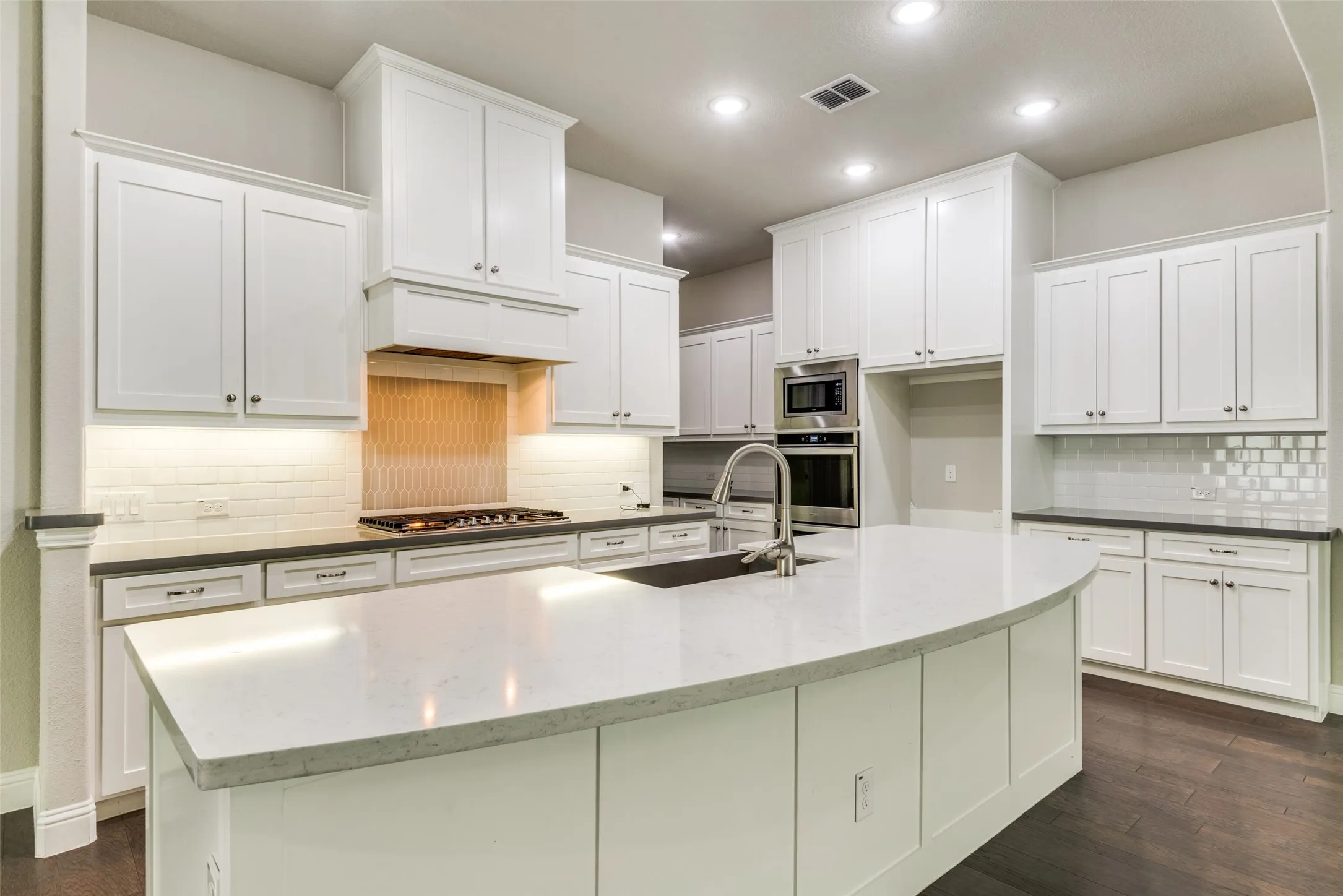 Single Family Residence For Rent in Denton County , 708 Dusty Trail, Little Elm, Texas 76227, 4 Bedroom, 3 Bathroom, 3 Garage spaces, 3,590 Sqft, built in 2018, mls#21381826, Real Estate Agent in Little Elm, Homes For Rent in Denton county, Homes For Rent in Little Elm, Realtor in Little Elm Texas, Real Estate Brokerage Independent Realty Texas, Luminita Cordes Realtor