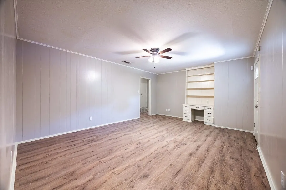 Single Family Residence For Rent in Denton County , 1313 E Sherman Drive, Denton, Texas 76209, 3 Bedroom, 2 Bathroom, 2 Garage spaces, 1,657 Sqft, built in 1961, mls#21381840, Real Estate Agent in Denton, Homes For Rent in Denton county, Homes For Rent in Denton, Realtor in Denton Texas, Real Estate Brokerage Independent Realty Texas, Luminita Cordes Realtor