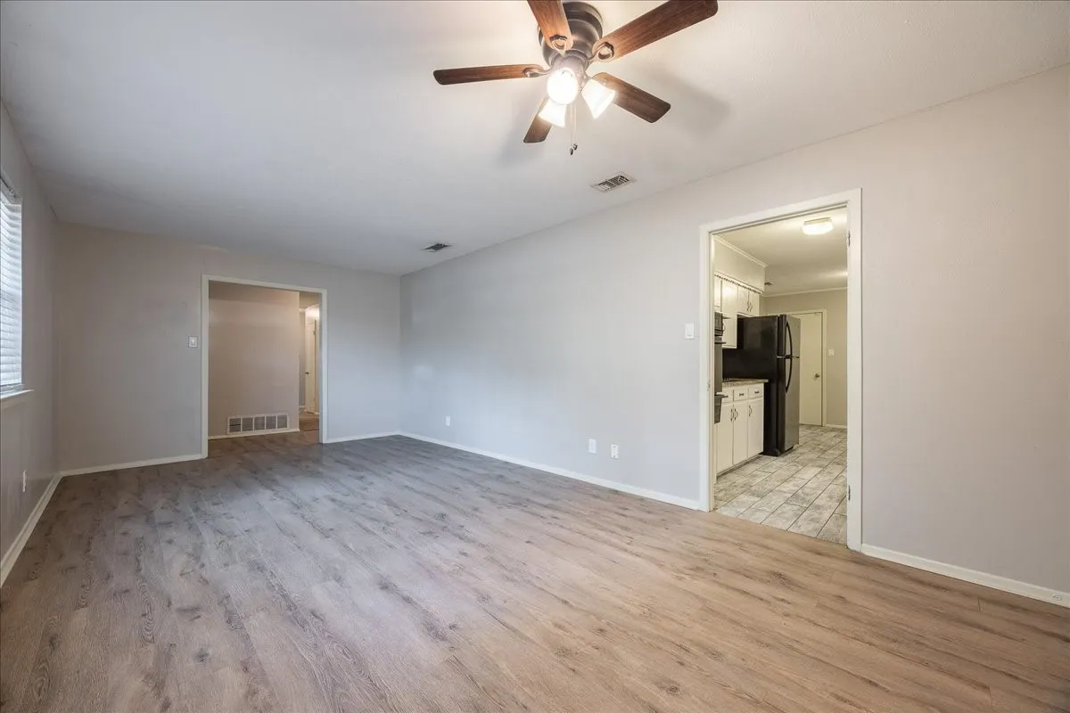 Single Family Residence For Rent in Denton County , 1313 E Sherman Drive, Denton, Texas 76209, 3 Bedroom, 2 Bathroom, 2 Garage spaces, 1,657 Sqft, built in 1961, mls#21381840, Real Estate Agent in Denton, Homes For Rent in Denton county, Homes For Rent in Denton, Realtor in Denton Texas, Real Estate Brokerage Independent Realty Texas, Luminita Cordes Realtor