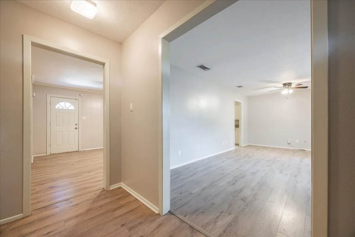 Single Family Residence For Rent in Denton County , 1313 E Sherman Drive, Denton, Texas 76209, 3 Bedroom, 2 Bathroom, 2 Garage spaces, 1,657 Sqft, built in 1961, mls#21381840, Real Estate Agent in Denton, Homes For Rent in Denton county, Homes For Rent in Denton, Realtor in Denton Texas, Real Estate Brokerage Independent Realty Texas, Luminita Cordes Realtor