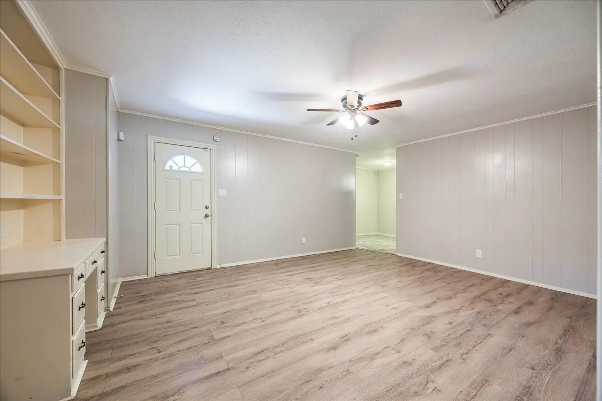 Single Family Residence For Rent in Denton County , 1313 E Sherman Drive, Denton, Texas 76209, 3 Bedroom, 2 Bathroom, 2 Garage spaces, 1,657 Sqft, built in 1961, mls#21381840, Real Estate Agent in Denton, Homes For Rent in Denton county, Homes For Rent in Denton, Realtor in Denton Texas, Real Estate Brokerage Independent Realty Texas, Luminita Cordes Realtor