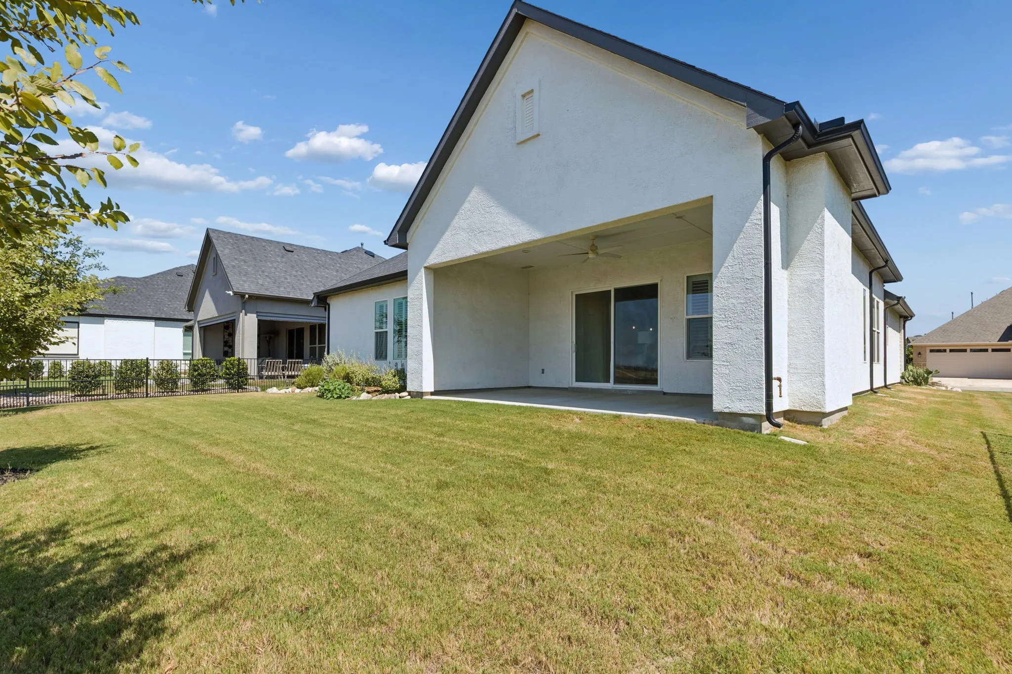 Single Family Residence For Sale in Denton County , 8908 Basanite Avenue, Denton, Texas 76207, 2 Bedroom, 3 Bathroom, 3 Garage spaces, 1,916 Sqft, built in 2022, mls#21377632, Real Estate Agent in Denton, Homes For Sale in Denton county, Homes For Sale in Denton, Realtor in Denton Texas, Real Estate Brokerage Independent Realty Texas, Luminita Cordes Realtor