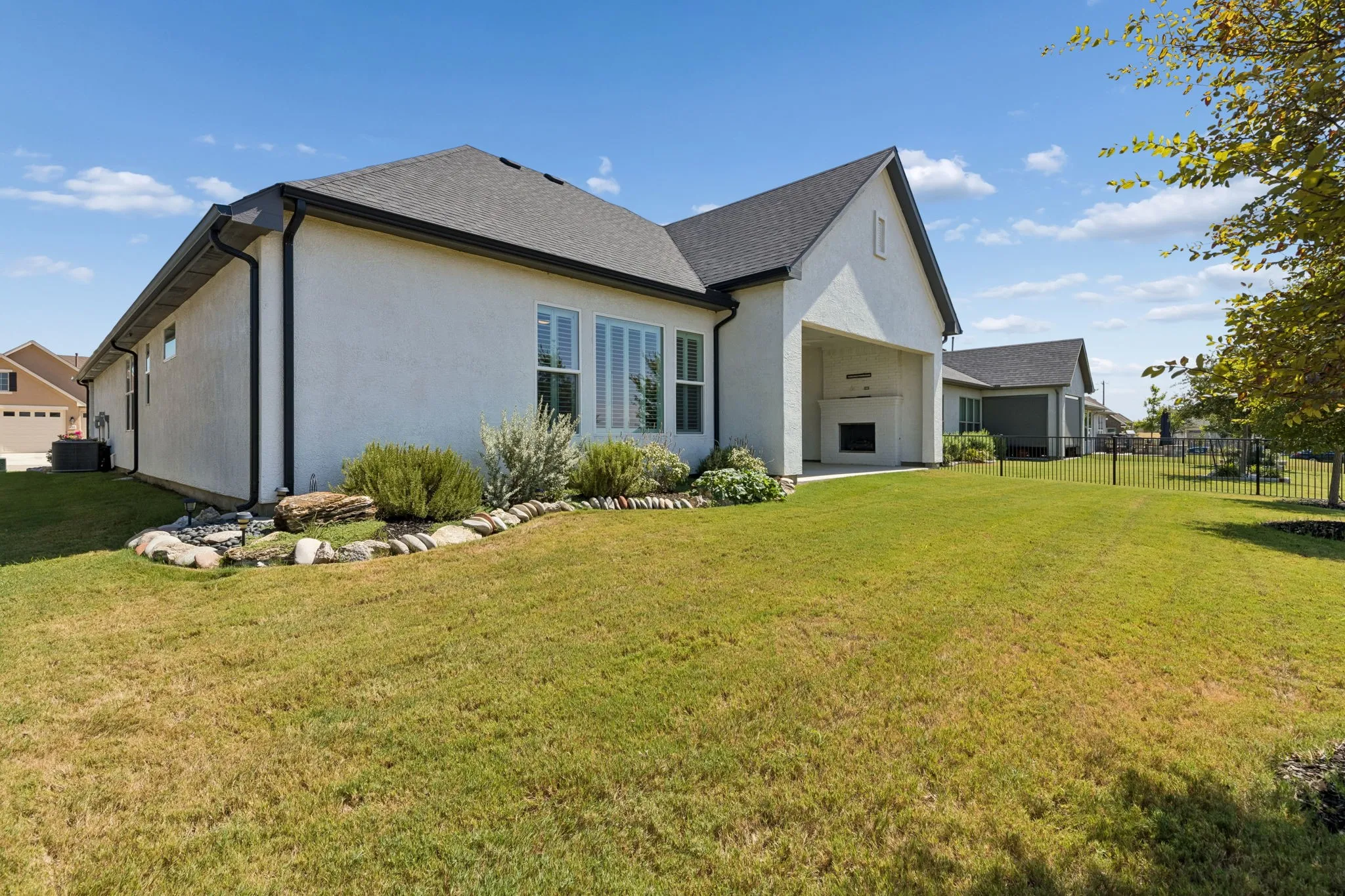 Single Family Residence For Sale in Denton County , 8908 Basanite Avenue, Denton, Texas 76207, 2 Bedroom, 3 Bathroom, 3 Garage spaces, 1,916 Sqft, built in 2022, mls#21377632, Real Estate Agent in Denton, Homes For Sale in Denton county, Homes For Sale in Denton, Realtor in Denton Texas, Real Estate Brokerage Independent Realty Texas, Luminita Cordes Realtor