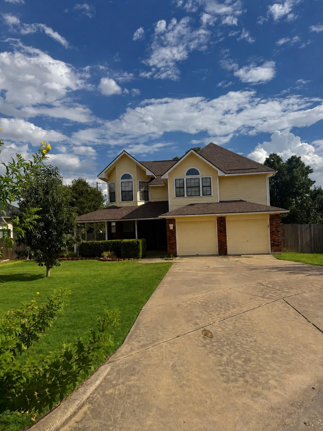 Single Family Residence For Sale in Williamson County , 602 N River Crest, Leander, Texas 78641, 3 Bedroom, 3 Bathroom, 2 Garage spaces, 1,820 Sqft, built in 1986, mls#21381479, Real Estate Agent in Leander, Homes For Sale in Williamson county, Homes For Sale in Leander, Realtor in Leander Texas, Real Estate Brokerage Independent Realty Texas, Luminita Cordes Realtor