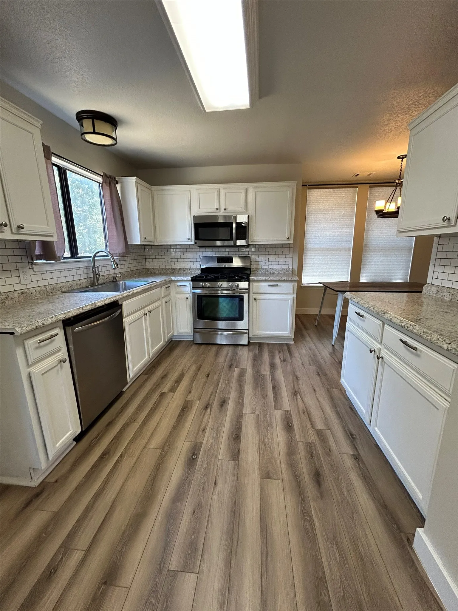 Single Family Residence For Sale in Williamson County , 602 N River Crest, Leander, Texas 78641, 3 Bedroom, 3 Bathroom, 2 Garage spaces, 1,820 Sqft, built in 1986, mls#21381479, Real Estate Agent in Leander, Homes For Sale in Williamson county, Homes For Sale in Leander, Realtor in Leander Texas, Real Estate Brokerage Independent Realty Texas, Luminita Cordes Realtor