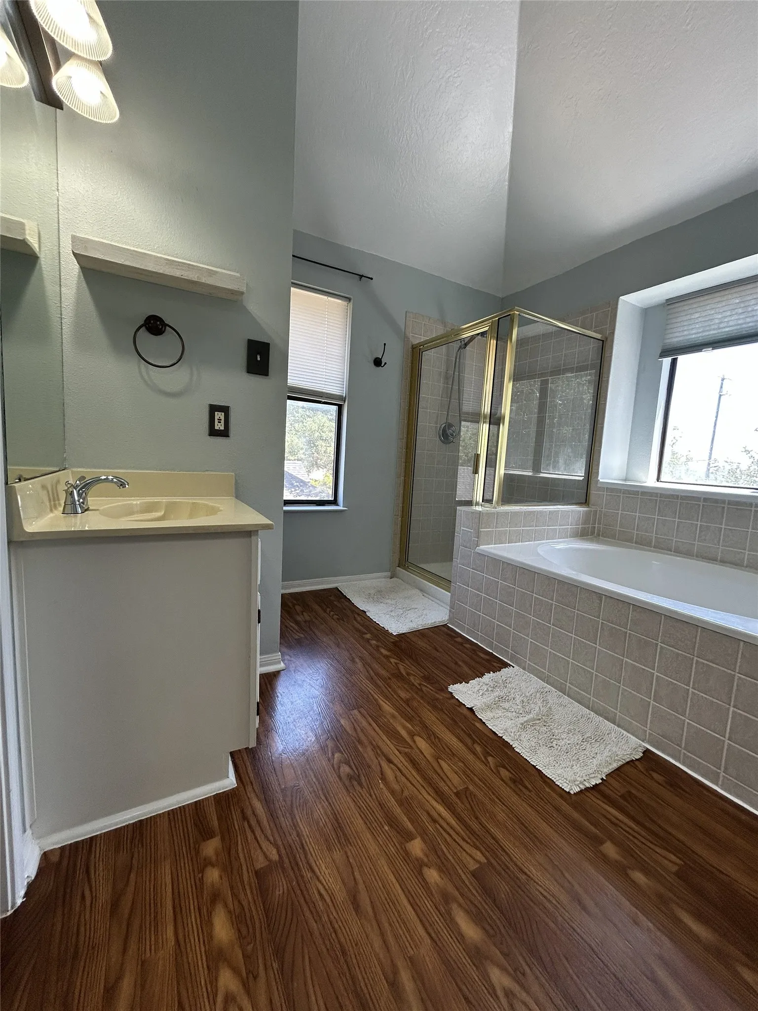 Single Family Residence For Sale in Williamson County , 602 N River Crest, Leander, Texas 78641, 3 Bedroom, 3 Bathroom, 2 Garage spaces, 1,820 Sqft, built in 1986, mls#21381479, Real Estate Agent in Leander, Homes For Sale in Williamson county, Homes For Sale in Leander, Realtor in Leander Texas, Real Estate Brokerage Independent Realty Texas, Luminita Cordes Realtor