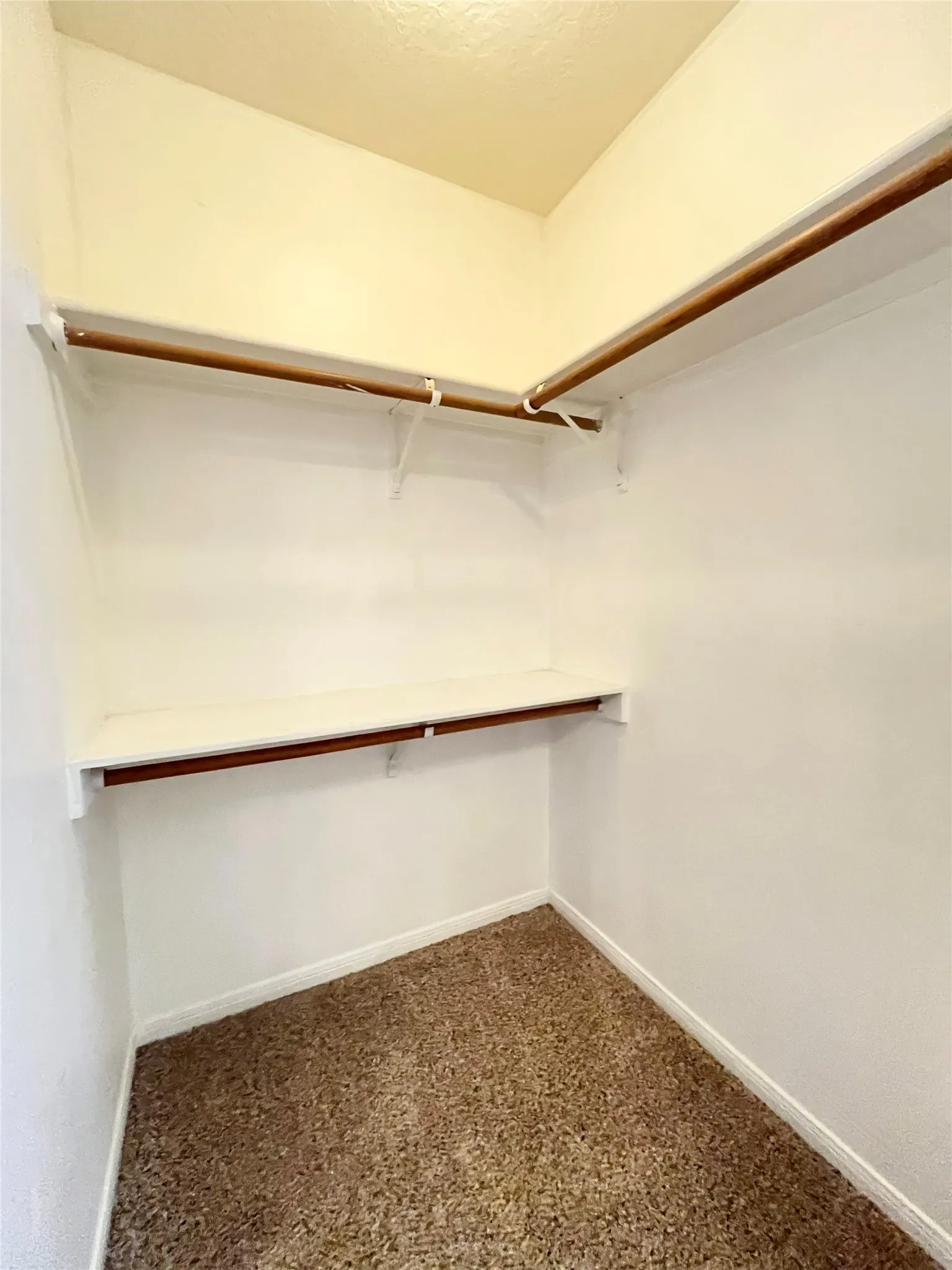 Single Family Residence For Sale in Williamson County , 602 N River Crest, Leander, Texas 78641, 3 Bedroom, 3 Bathroom, 2 Garage spaces, 1,820 Sqft, built in 1986, mls#21381479, Real Estate Agent in Leander, Homes For Sale in Williamson county, Homes For Sale in Leander, Realtor in Leander Texas, Real Estate Brokerage Independent Realty Texas, Luminita Cordes Realtor