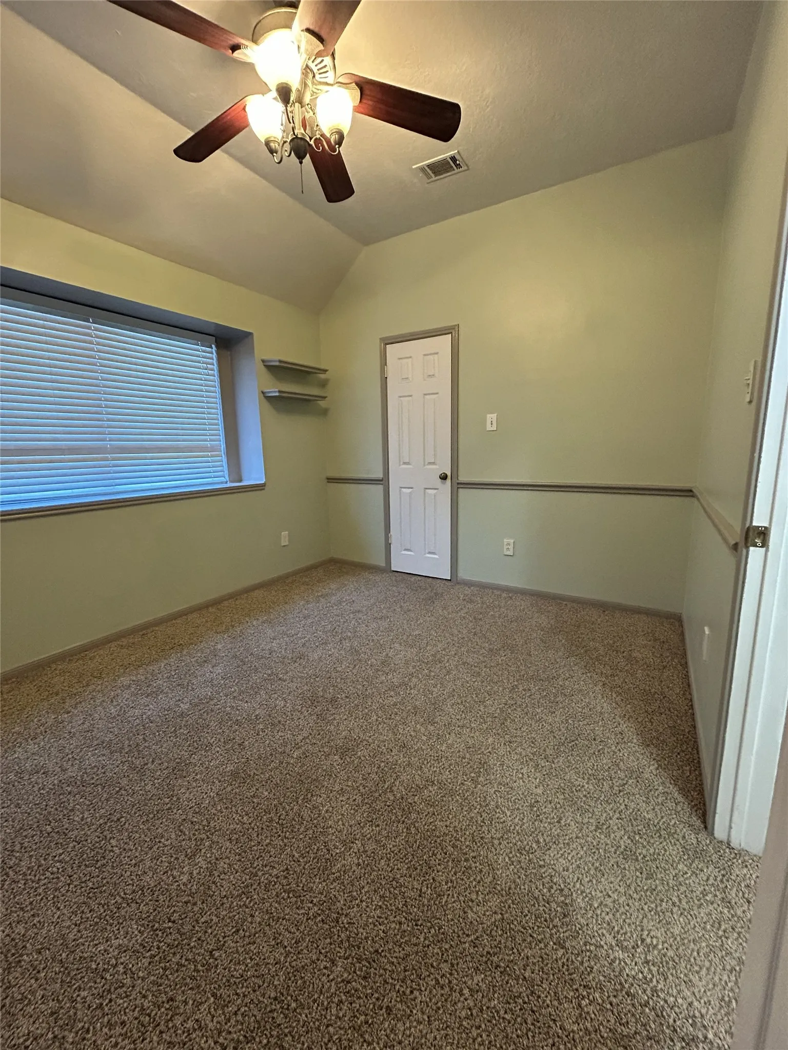 Single Family Residence For Sale in Williamson County , 602 N River Crest, Leander, Texas 78641, 3 Bedroom, 3 Bathroom, 2 Garage spaces, 1,820 Sqft, built in 1986, mls#21381479, Real Estate Agent in Leander, Homes For Sale in Williamson county, Homes For Sale in Leander, Realtor in Leander Texas, Real Estate Brokerage Independent Realty Texas, Luminita Cordes Realtor