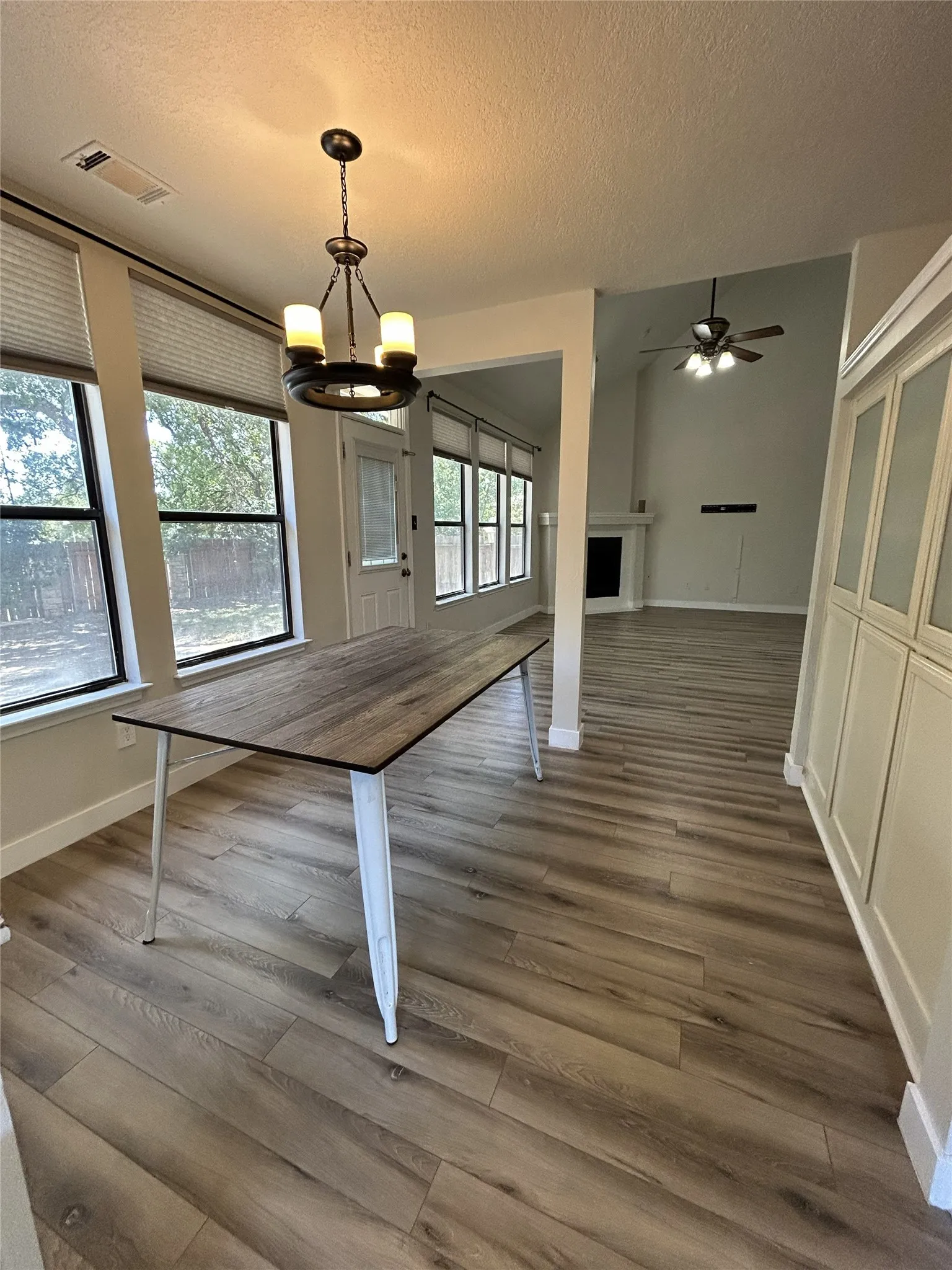 Single Family Residence For Sale in Williamson County , 602 N River Crest, Leander, Texas 78641, 3 Bedroom, 3 Bathroom, 2 Garage spaces, 1,820 Sqft, built in 1986, mls#21381479, Real Estate Agent in Leander, Homes For Sale in Williamson county, Homes For Sale in Leander, Realtor in Leander Texas, Real Estate Brokerage Independent Realty Texas, Luminita Cordes Realtor