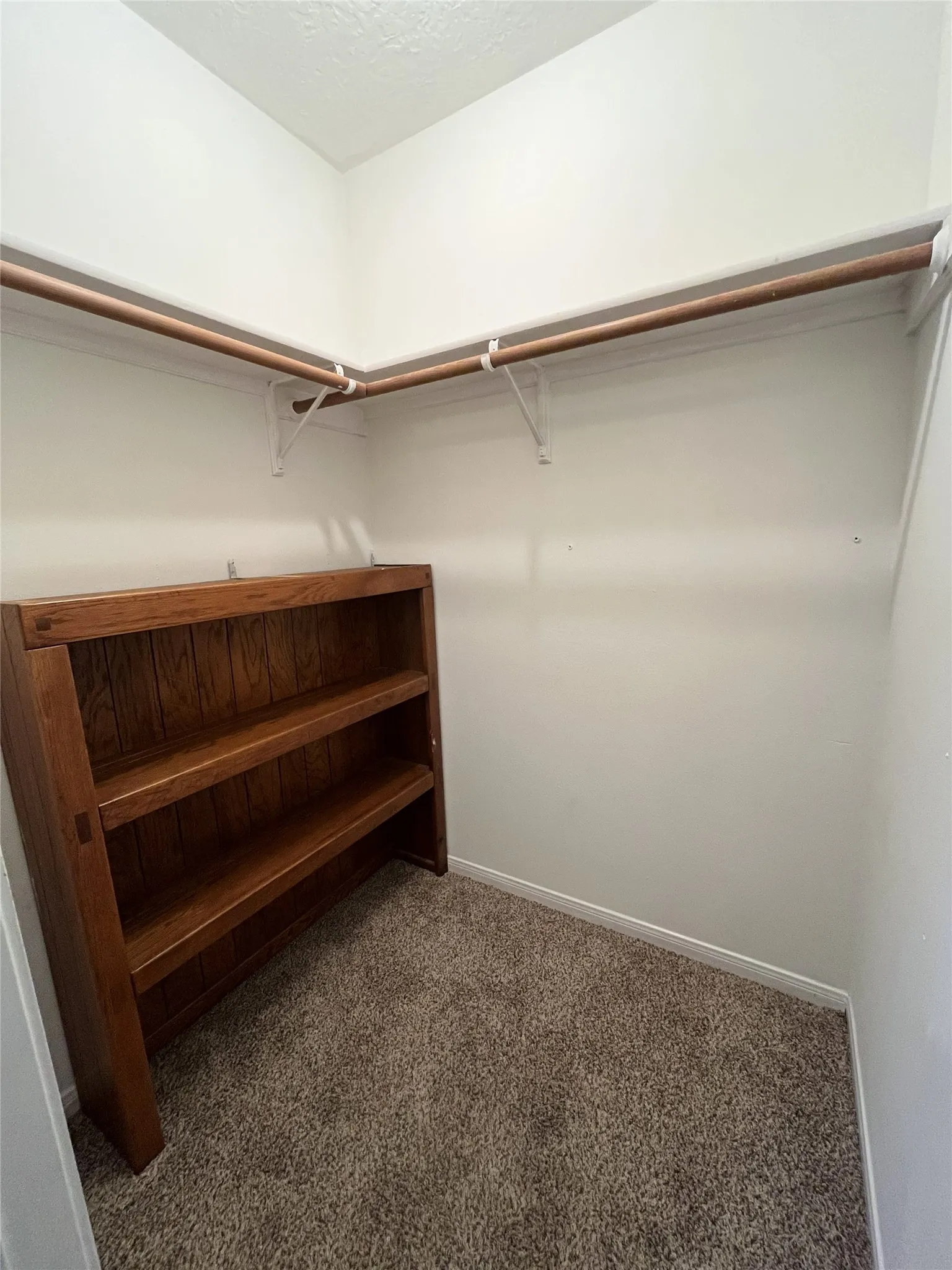 Single Family Residence For Sale in Williamson County , 602 N River Crest, Leander, Texas 78641, 3 Bedroom, 3 Bathroom, 2 Garage spaces, 1,820 Sqft, built in 1986, mls#21381479, Real Estate Agent in Leander, Homes For Sale in Williamson county, Homes For Sale in Leander, Realtor in Leander Texas, Real Estate Brokerage Independent Realty Texas, Luminita Cordes Realtor