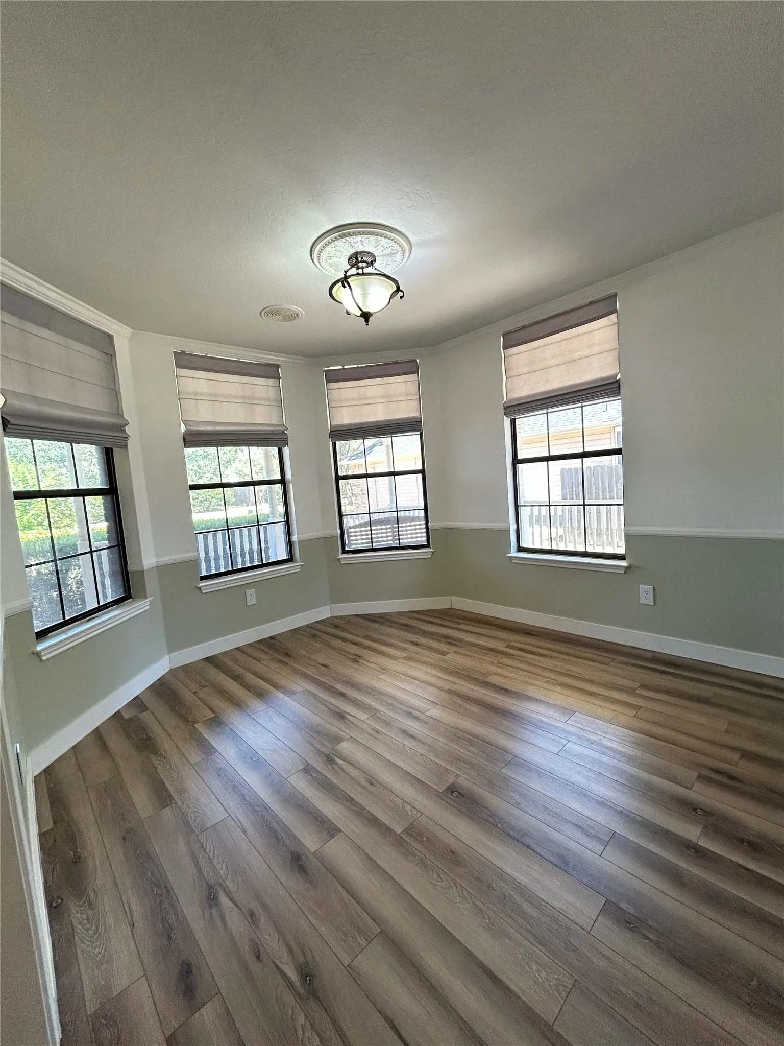 Single Family Residence For Sale in Williamson County , 602 N River Crest, Leander, Texas 78641, 3 Bedroom, 3 Bathroom, 2 Garage spaces, 1,820 Sqft, built in 1986, mls#21381479, Real Estate Agent in Leander, Homes For Sale in Williamson county, Homes For Sale in Leander, Realtor in Leander Texas, Real Estate Brokerage Independent Realty Texas, Luminita Cordes Realtor