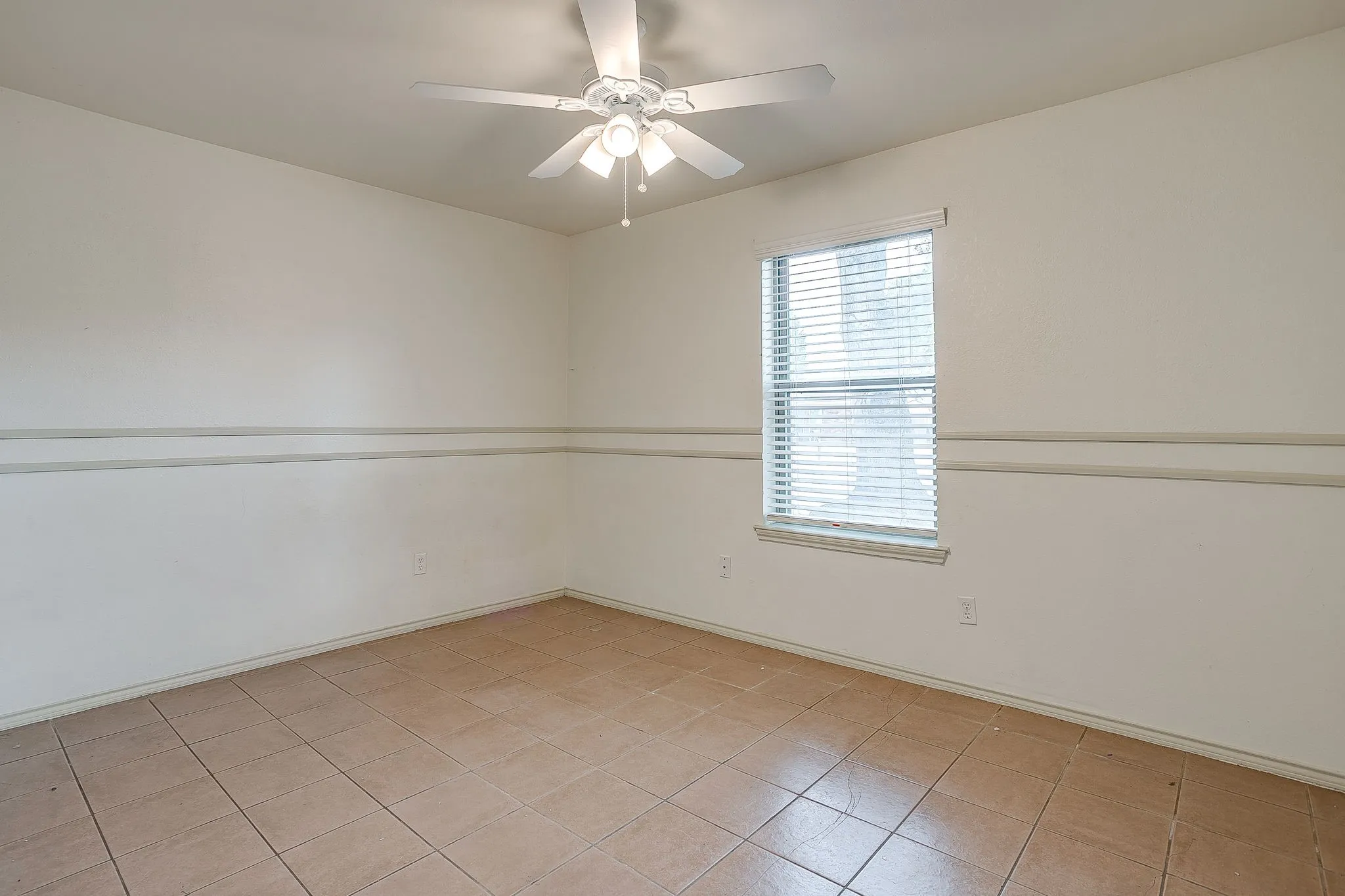 Single Family Residence For Rent in Tarrant County , 2610 N Casa Blanca Court, Arlington, Texas 76015, 3 Bedroom, 2 Bathroom, 2 Garage spaces, 1,318 Sqft, built in 1982, mls#21381836, Real Estate Agent in Arlington, Homes For Rent in Tarrant county, Homes For Rent in Arlington, Realtor in Arlington Texas, Real Estate Brokerage Independent Realty Texas, Luminita Cordes Realtor