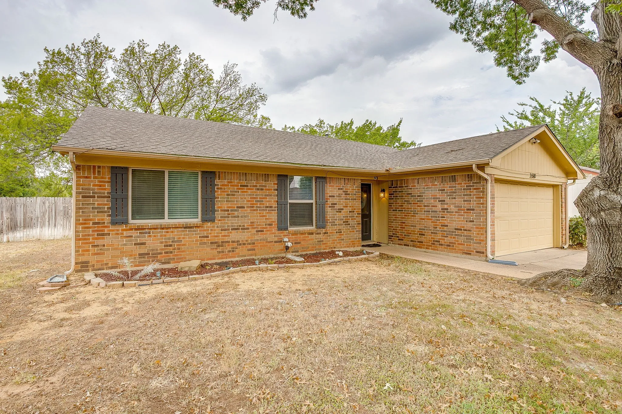 Single Family Residence For Rent in Tarrant County , 2610 N Casa Blanca Court, Arlington, Texas 76015, 3 Bedroom, 2 Bathroom, 2 Garage spaces, 1,318 Sqft, built in 1982, mls#21381836, Real Estate Agent in Arlington, Homes For Rent in Tarrant county, Homes For Rent in Arlington, Realtor in Arlington Texas, Real Estate Brokerage Independent Realty Texas, Luminita Cordes Realtor