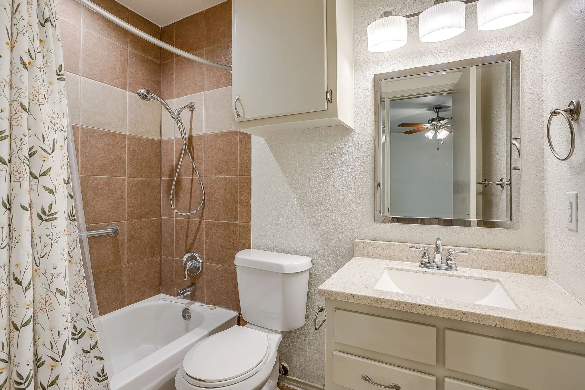 Single Family Residence For Rent in Tarrant County , 2610 N Casa Blanca Court, Arlington, Texas 76015, 3 Bedroom, 2 Bathroom, 2 Garage spaces, 1,318 Sqft, built in 1982, mls#21381836, Real Estate Agent in Arlington, Homes For Rent in Tarrant county, Homes For Rent in Arlington, Realtor in Arlington Texas, Real Estate Brokerage Independent Realty Texas, Luminita Cordes Realtor