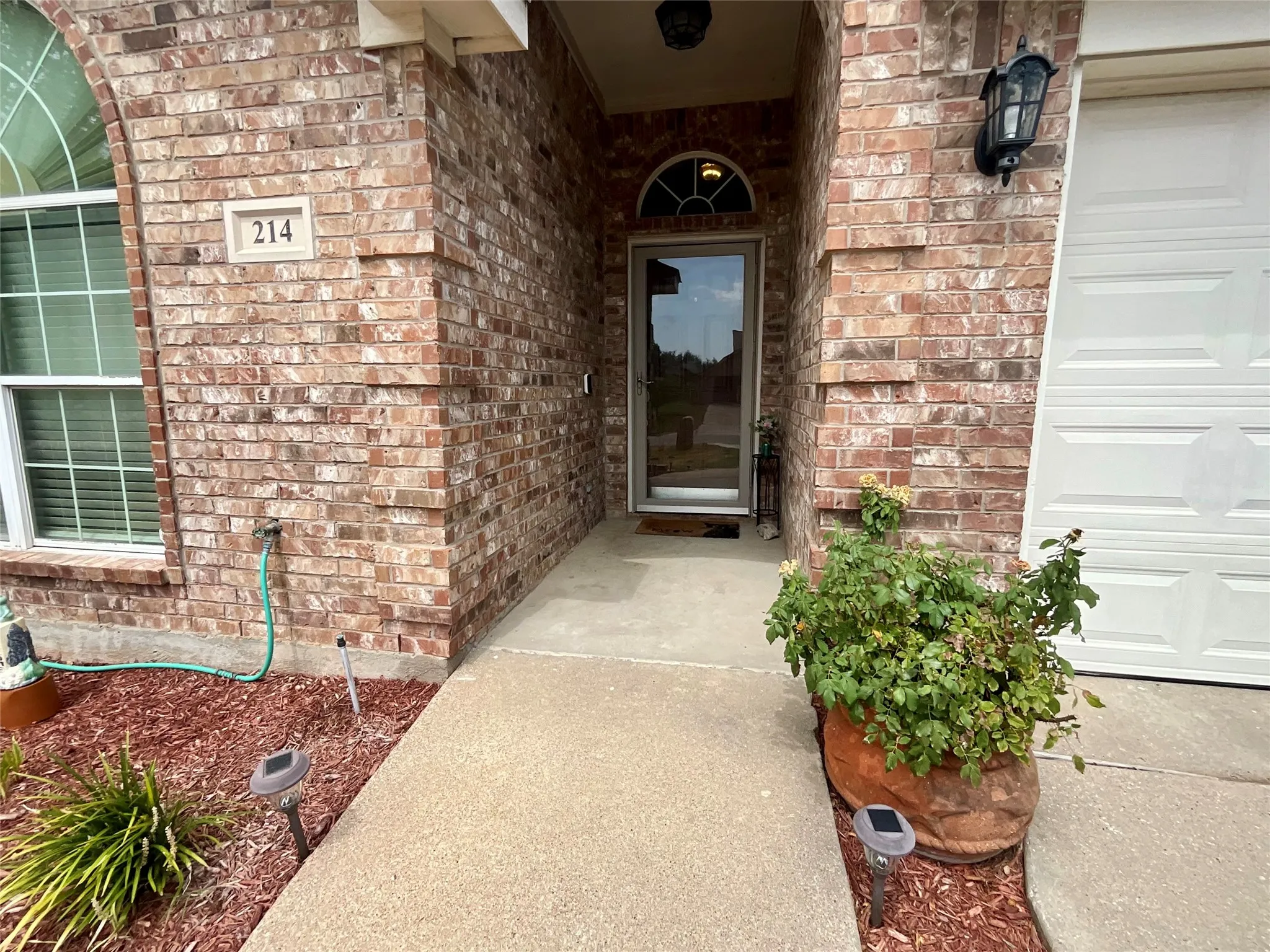 Single Family Residence For Sale in Denton County , 214 Southpeak Lane, Ponder, Texas 76259, 4 Bedroom, 2 Bathroom, 2 Garage spaces, 1,862 Sqft, built in 2004, mls#21378413, Real Estate Agent in Ponder, Homes For Sale in Denton county, Homes For Sale in Ponder, Realtor in Ponder Texas, Real Estate Brokerage Independent Realty Texas, Luminita Cordes Realtor