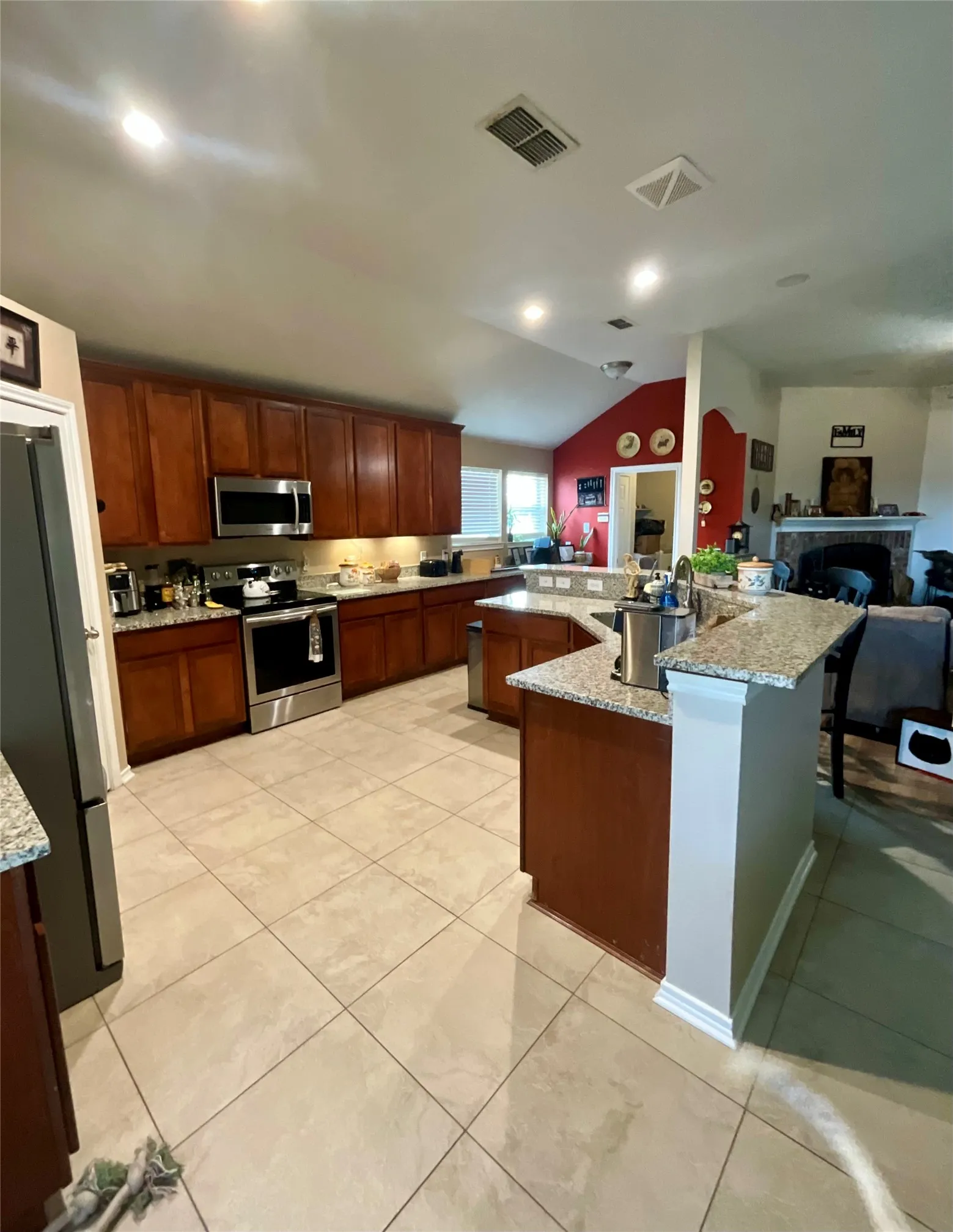 Single Family Residence For Sale in Denton County , 214 Southpeak Lane, Ponder, Texas 76259, 4 Bedroom, 2 Bathroom, 2 Garage spaces, 1,862 Sqft, built in 2004, mls#21378413, Real Estate Agent in Ponder, Homes For Sale in Denton county, Homes For Sale in Ponder, Realtor in Ponder Texas, Real Estate Brokerage Independent Realty Texas, Luminita Cordes Realtor
