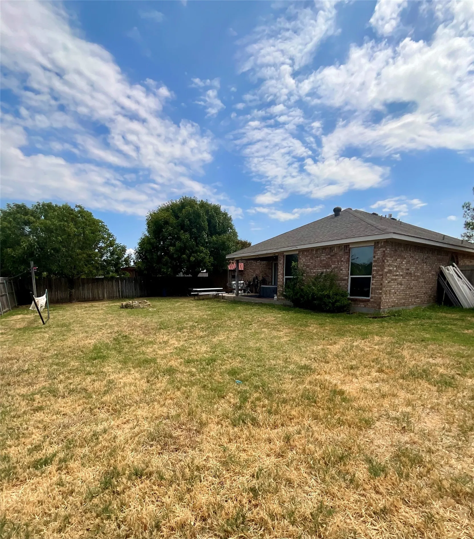 Single Family Residence For Sale in Denton County , 214 Southpeak Lane, Ponder, Texas 76259, 4 Bedroom, 2 Bathroom, 2 Garage spaces, 1,862 Sqft, built in 2004, mls#21378413, Real Estate Agent in Ponder, Homes For Sale in Denton county, Homes For Sale in Ponder, Realtor in Ponder Texas, Real Estate Brokerage Independent Realty Texas, Luminita Cordes Realtor