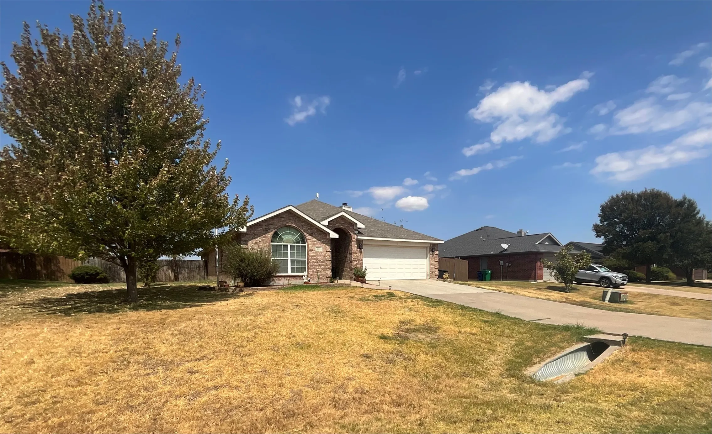 Single Family Residence For Sale in Denton County , 214 Southpeak Lane, Ponder, Texas 76259, 4 Bedroom, 2 Bathroom, 2 Garage spaces, 1,862 Sqft, built in 2004, mls#21378413, Real Estate Agent in Ponder, Homes For Sale in Denton county, Homes For Sale in Ponder, Realtor in Ponder Texas, Real Estate Brokerage Independent Realty Texas, Luminita Cordes Realtor
