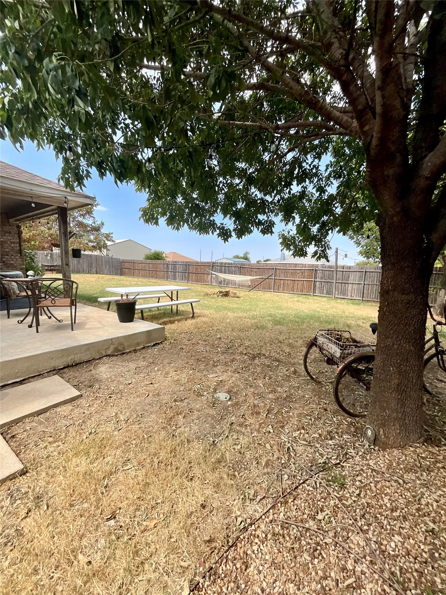 Single Family Residence For Sale in Denton County , 214 Southpeak Lane, Ponder, Texas 76259, 4 Bedroom, 2 Bathroom, 2 Garage spaces, 1,862 Sqft, built in 2004, mls#21378413, Real Estate Agent in Ponder, Homes For Sale in Denton county, Homes For Sale in Ponder, Realtor in Ponder Texas, Real Estate Brokerage Independent Realty Texas, Luminita Cordes Realtor