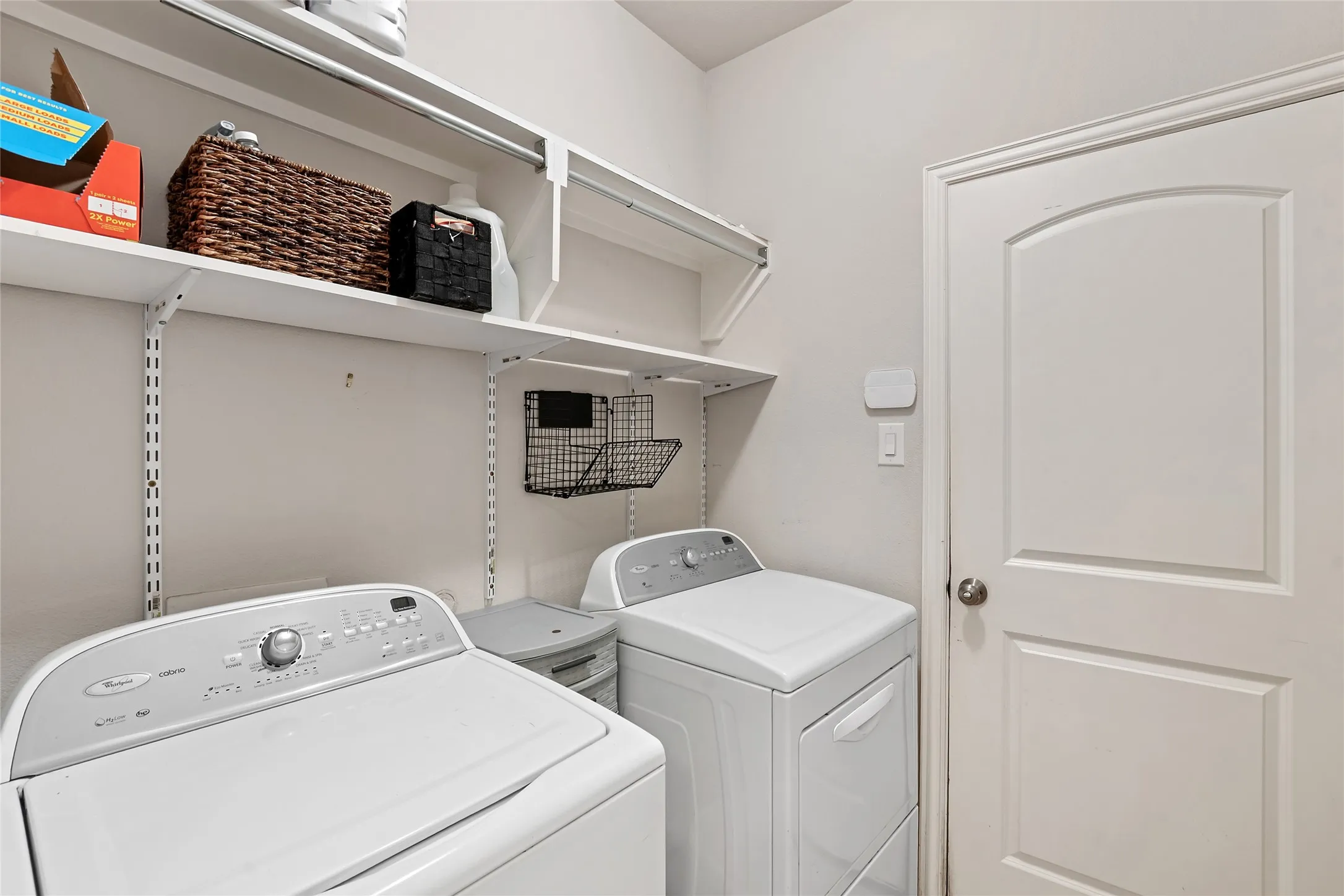 Built-in shelving system with adjustable racks