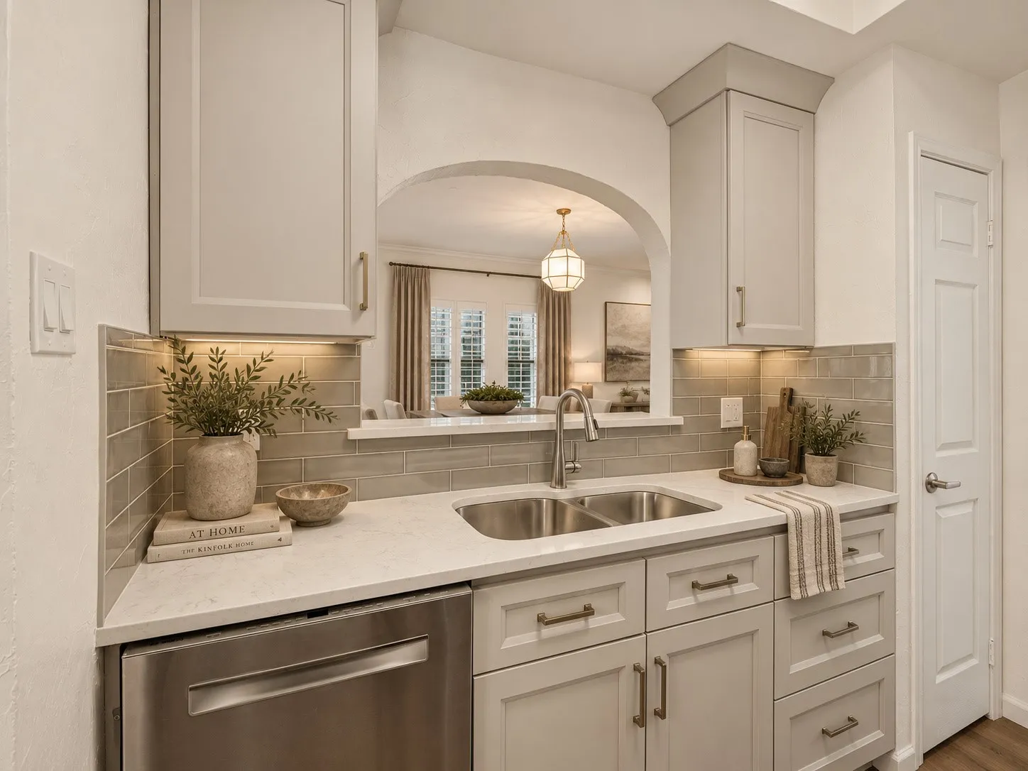 Condominium For Sale in Dallas County , 8610 Turtle Creek Boulevard #212, Dallas, Texas 75225, 2 Bedroom, 2 Bathroom, 2 Garage spaces, 1,315 Sqft, built in 1984, mls#21381271, Real Estate Agent in Dallas, Homes For Sale in Dallas county, Homes For Sale in Dallas, Realtor in Dallas Texas, Real Estate Brokerage Independent Realty Texas, Luminita Cordes Realtor