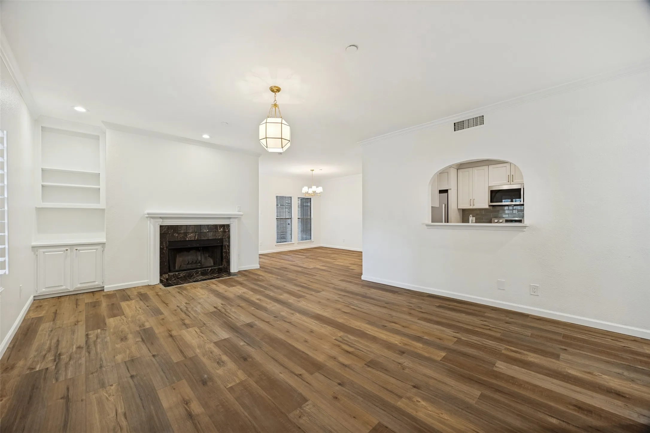 Condominium For Sale in Dallas County , 8610 Turtle Creek Boulevard #212, Dallas, Texas 75225, 2 Bedroom, 2 Bathroom, 2 Garage spaces, 1,315 Sqft, built in 1984, mls#21381271, Real Estate Agent in Dallas, Homes For Sale in Dallas county, Homes For Sale in Dallas, Realtor in Dallas Texas, Real Estate Brokerage Independent Realty Texas, Luminita Cordes Realtor