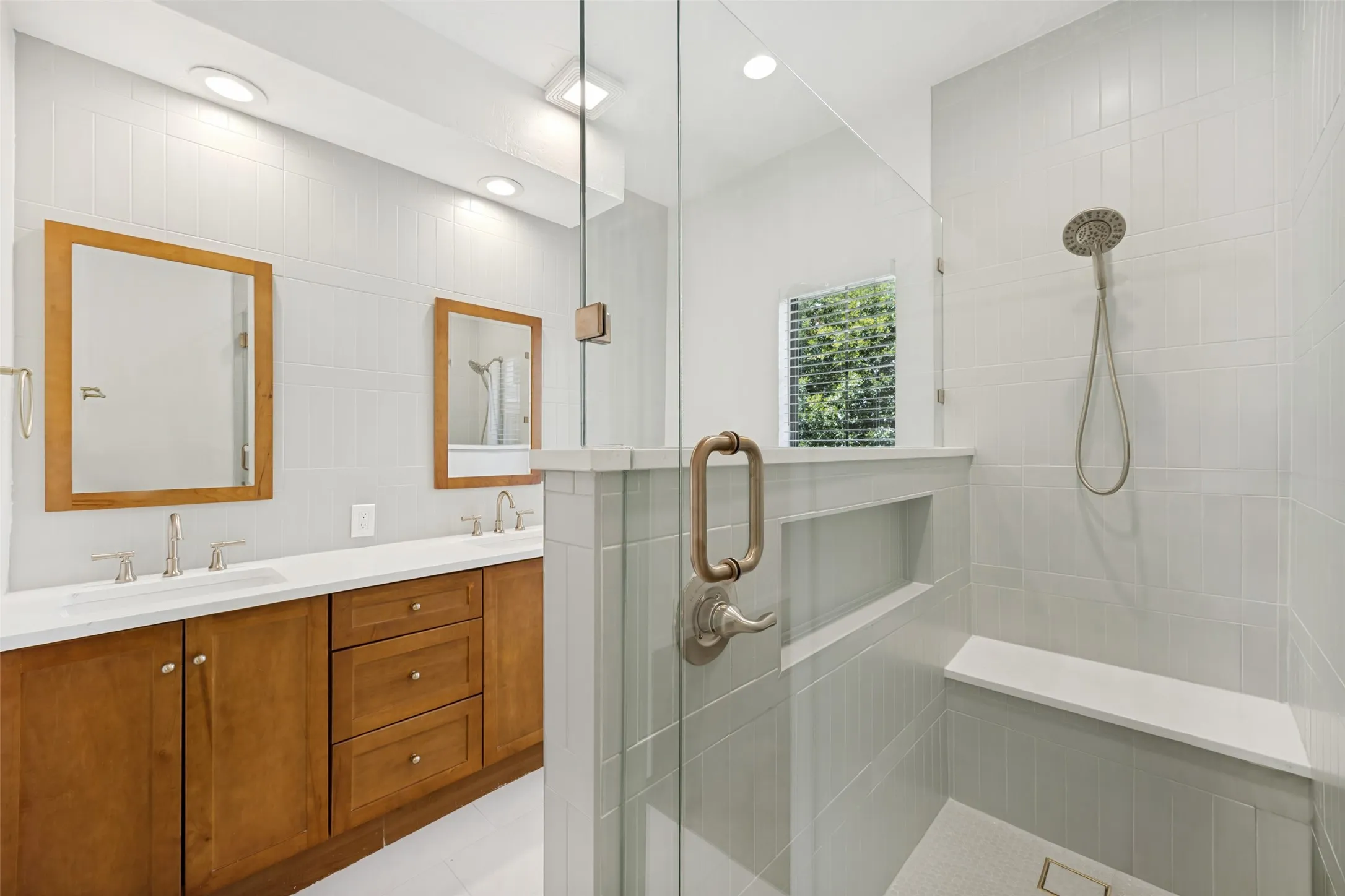 Condominium For Sale in Dallas County , 8610 Turtle Creek Boulevard #212, Dallas, Texas 75225, 2 Bedroom, 2 Bathroom, 2 Garage spaces, 1,315 Sqft, built in 1984, mls#21381271, Real Estate Agent in Dallas, Homes For Sale in Dallas county, Homes For Sale in Dallas, Realtor in Dallas Texas, Real Estate Brokerage Independent Realty Texas, Luminita Cordes Realtor