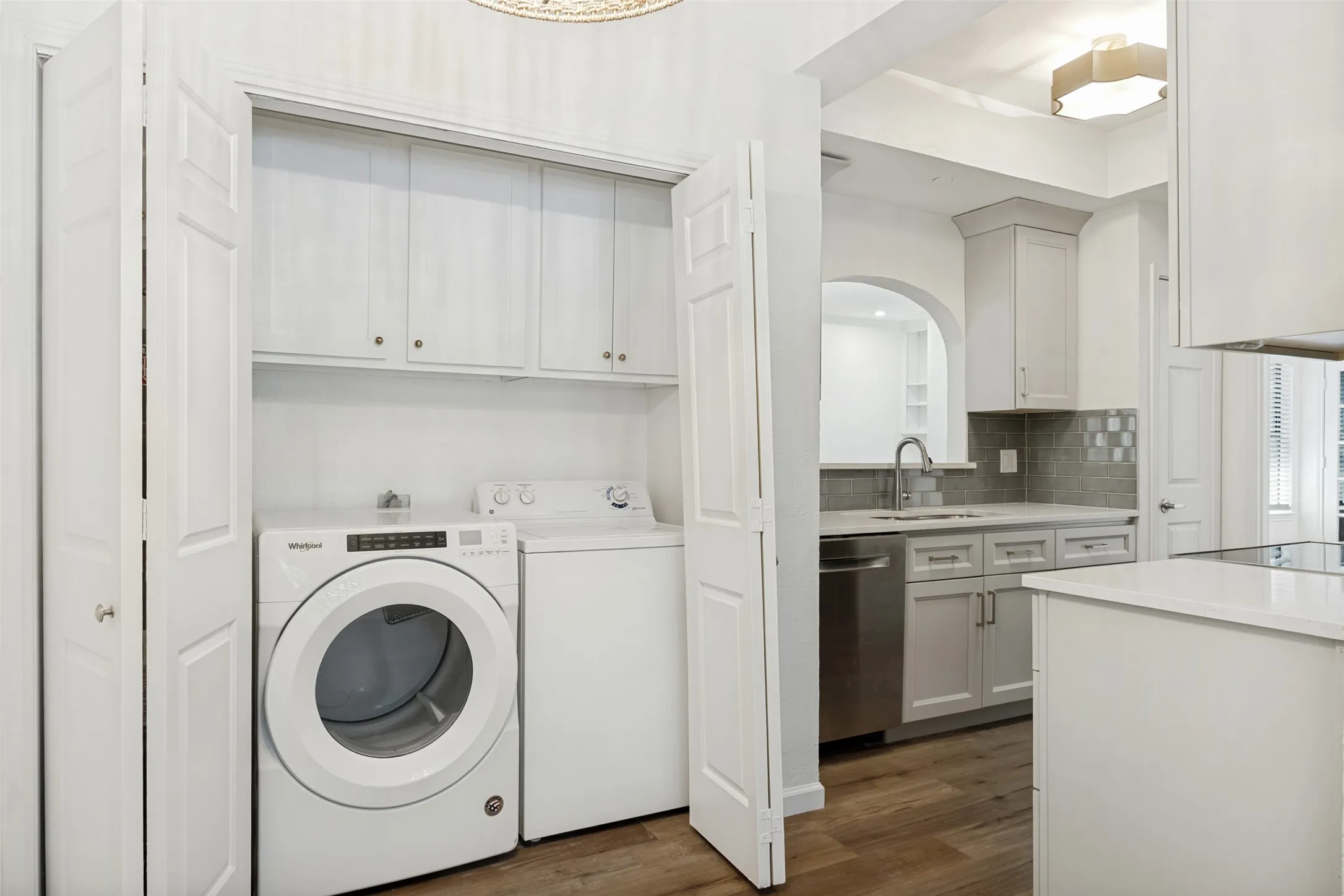 Condominium For Sale in Dallas County , 8610 Turtle Creek Boulevard #212, Dallas, Texas 75225, 2 Bedroom, 2 Bathroom, 2 Garage spaces, 1,315 Sqft, built in 1984, mls#21381271, Real Estate Agent in Dallas, Homes For Sale in Dallas county, Homes For Sale in Dallas, Realtor in Dallas Texas, Real Estate Brokerage Independent Realty Texas, Luminita Cordes Realtor