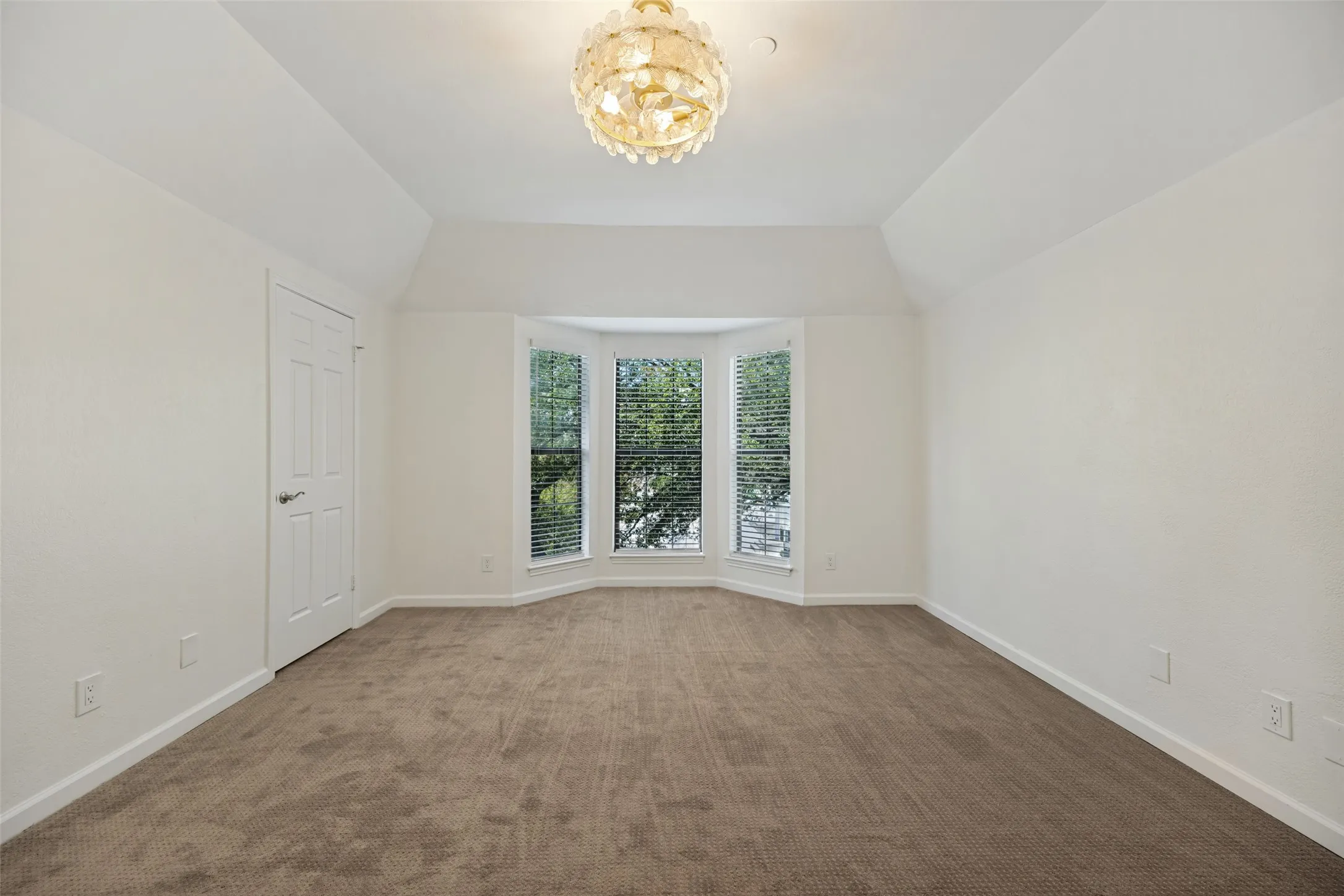 Condominium For Sale in Dallas County , 8610 Turtle Creek Boulevard #212, Dallas, Texas 75225, 2 Bedroom, 2 Bathroom, 2 Garage spaces, 1,315 Sqft, built in 1984, mls#21381271, Real Estate Agent in Dallas, Homes For Sale in Dallas county, Homes For Sale in Dallas, Realtor in Dallas Texas, Real Estate Brokerage Independent Realty Texas, Luminita Cordes Realtor
