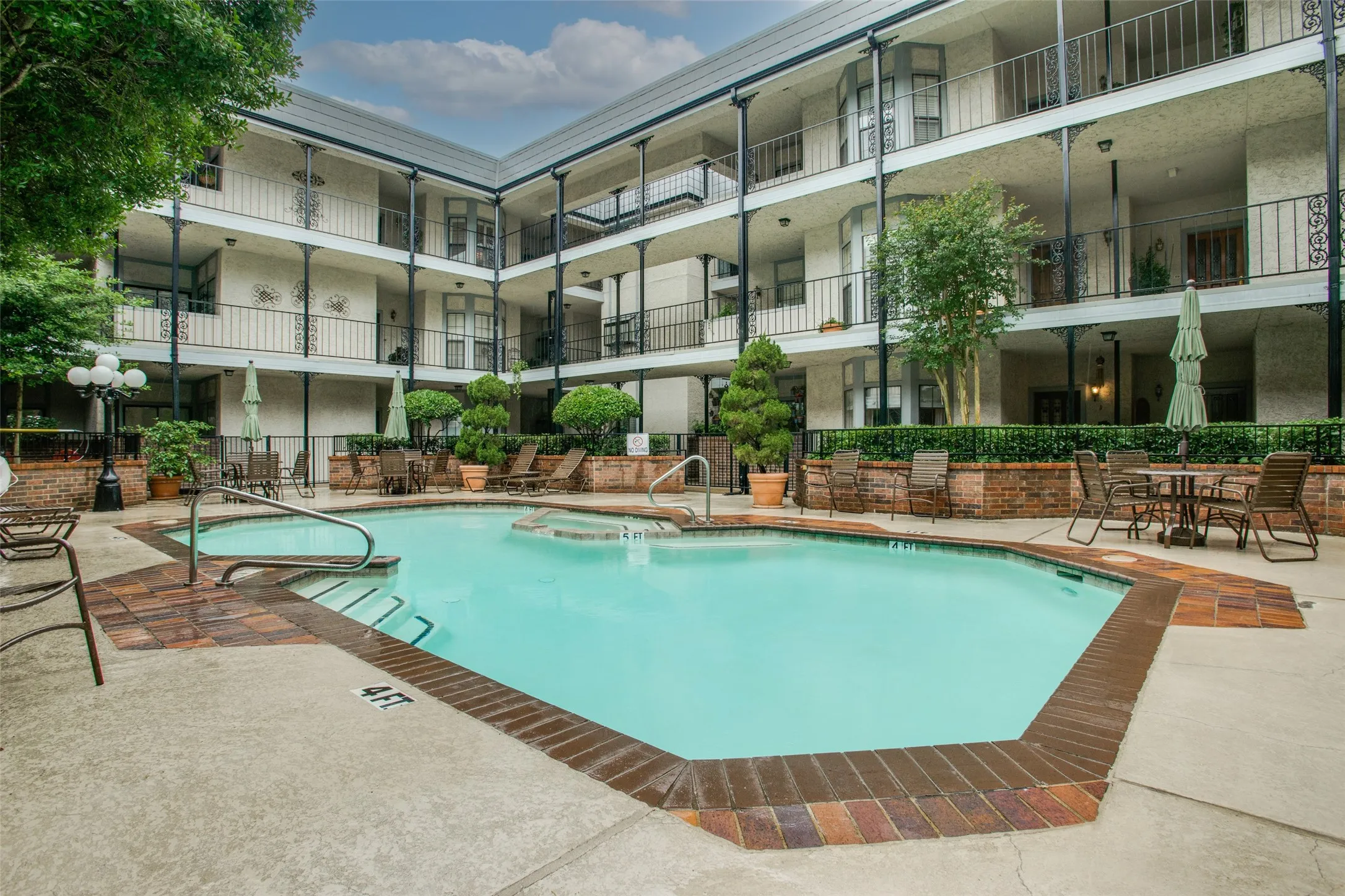 Condominium For Sale in Dallas County , 8610 Turtle Creek Boulevard #212, Dallas, Texas 75225, 2 Bedroom, 2 Bathroom, 2 Garage spaces, 1,315 Sqft, built in 1984, mls#21381271, Real Estate Agent in Dallas, Homes For Sale in Dallas county, Homes For Sale in Dallas, Realtor in Dallas Texas, Real Estate Brokerage Independent Realty Texas, Luminita Cordes Realtor