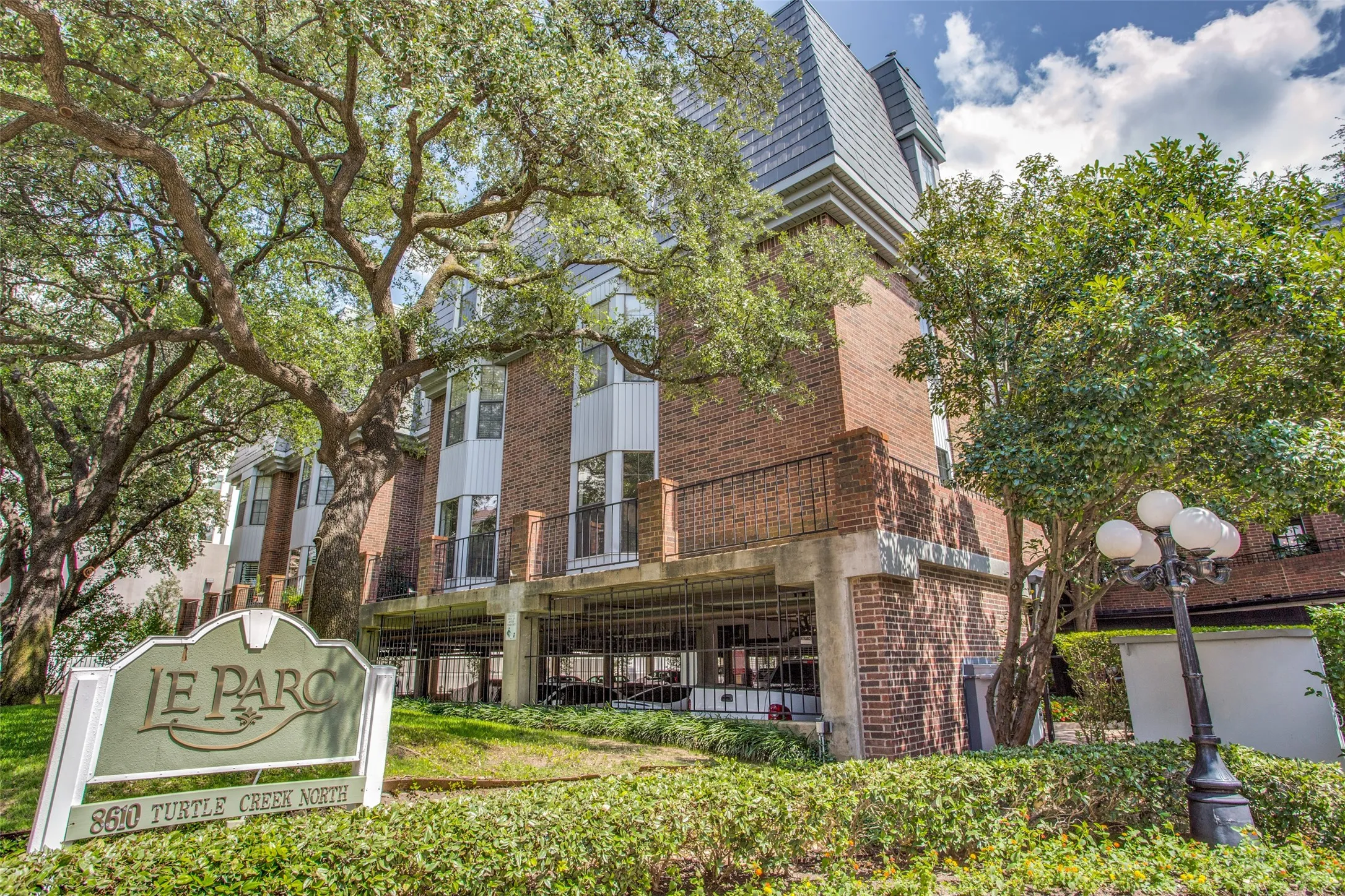 Condominium For Sale in Dallas County , 8610 Turtle Creek Boulevard #212, Dallas, Texas 75225, 2 Bedroom, 2 Bathroom, 2 Garage spaces, 1,315 Sqft, built in 1984, mls#21381271, Real Estate Agent in Dallas, Homes For Sale in Dallas county, Homes For Sale in Dallas, Realtor in Dallas Texas, Real Estate Brokerage Independent Realty Texas, Luminita Cordes Realtor