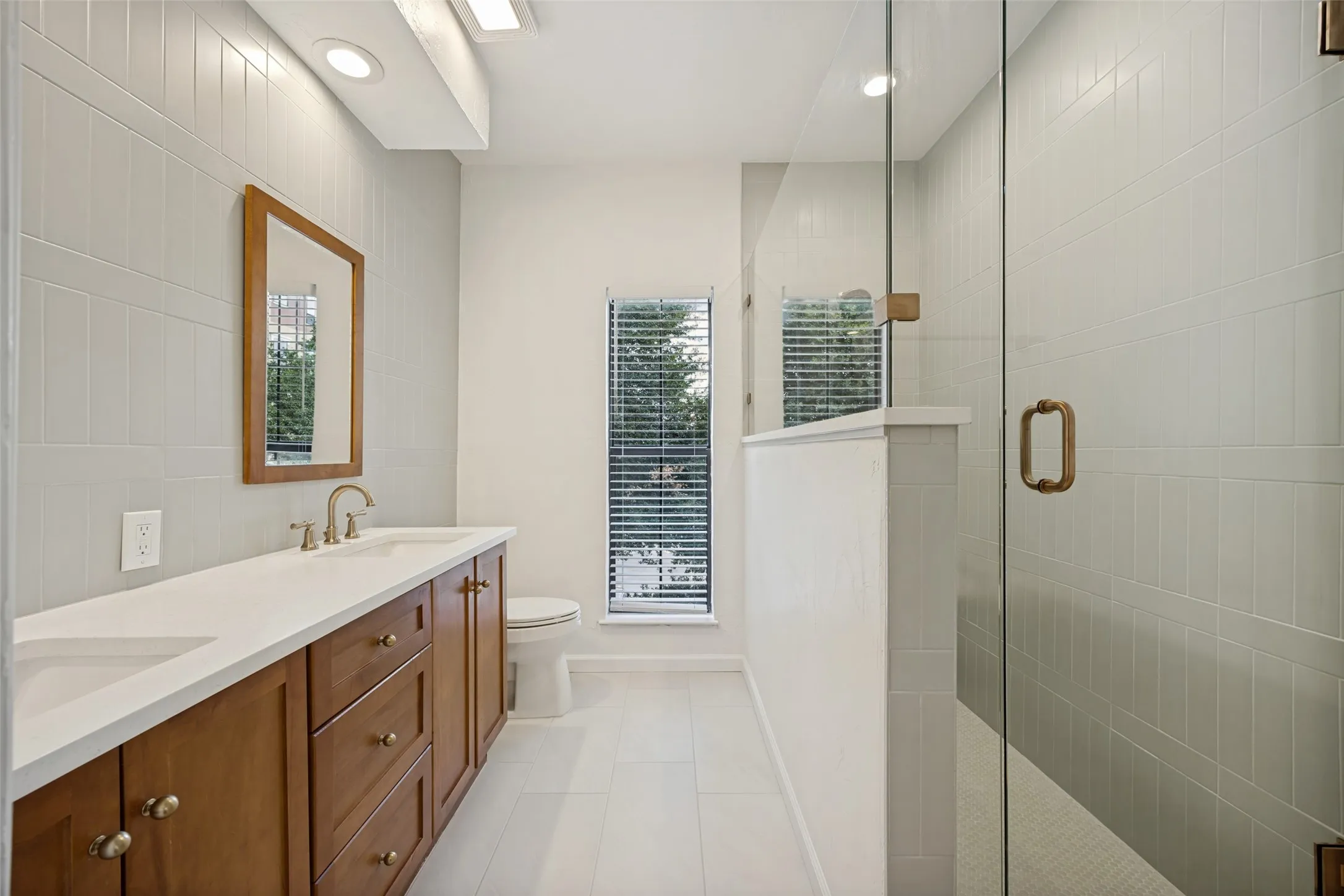 Condominium For Sale in Dallas County , 8610 Turtle Creek Boulevard #212, Dallas, Texas 75225, 2 Bedroom, 2 Bathroom, 2 Garage spaces, 1,315 Sqft, built in 1984, mls#21381271, Real Estate Agent in Dallas, Homes For Sale in Dallas county, Homes For Sale in Dallas, Realtor in Dallas Texas, Real Estate Brokerage Independent Realty Texas, Luminita Cordes Realtor