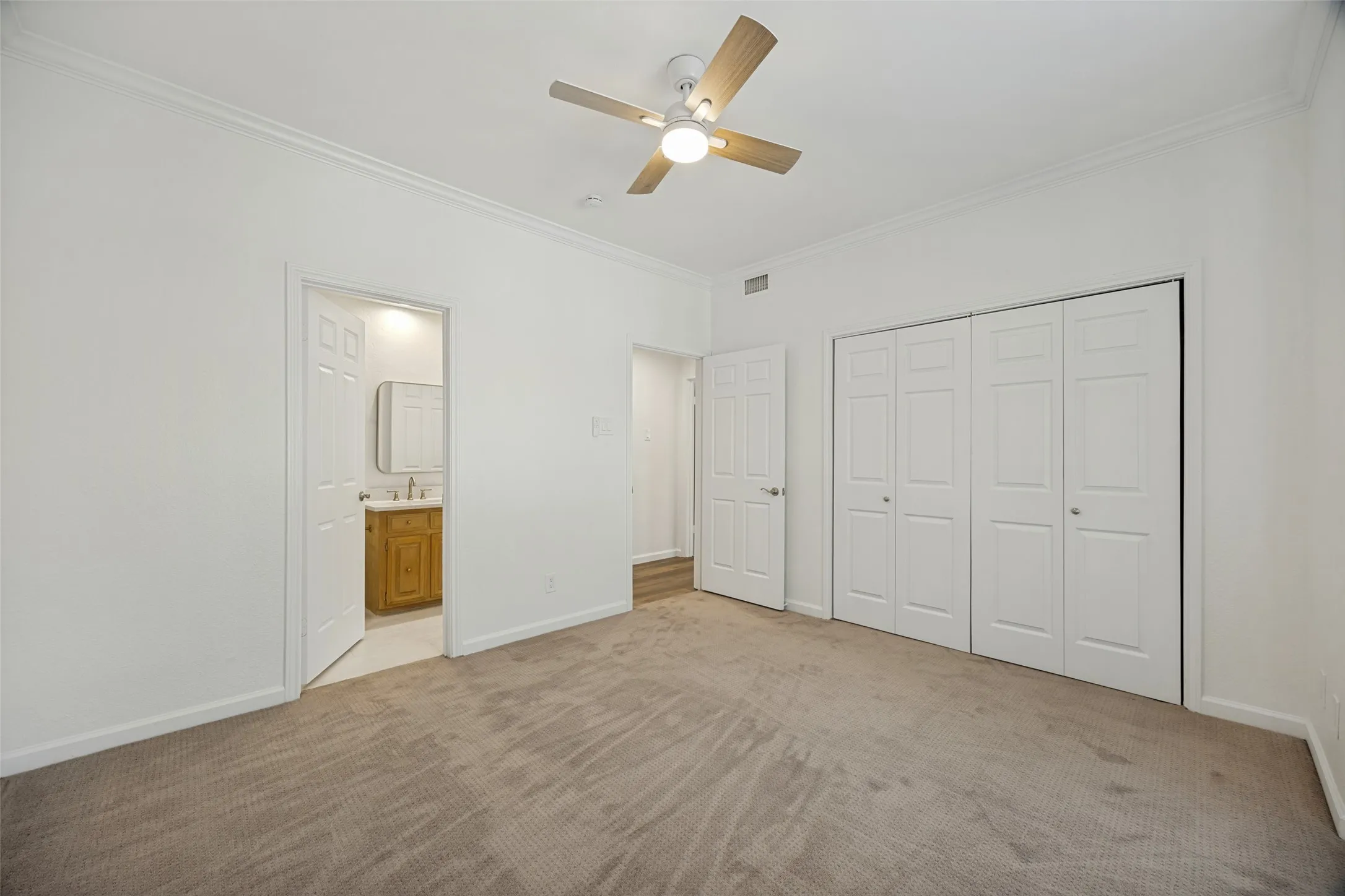 Condominium For Sale in Dallas County , 8610 Turtle Creek Boulevard #212, Dallas, Texas 75225, 2 Bedroom, 2 Bathroom, 2 Garage spaces, 1,315 Sqft, built in 1984, mls#21381271, Real Estate Agent in Dallas, Homes For Sale in Dallas county, Homes For Sale in Dallas, Realtor in Dallas Texas, Real Estate Brokerage Independent Realty Texas, Luminita Cordes Realtor