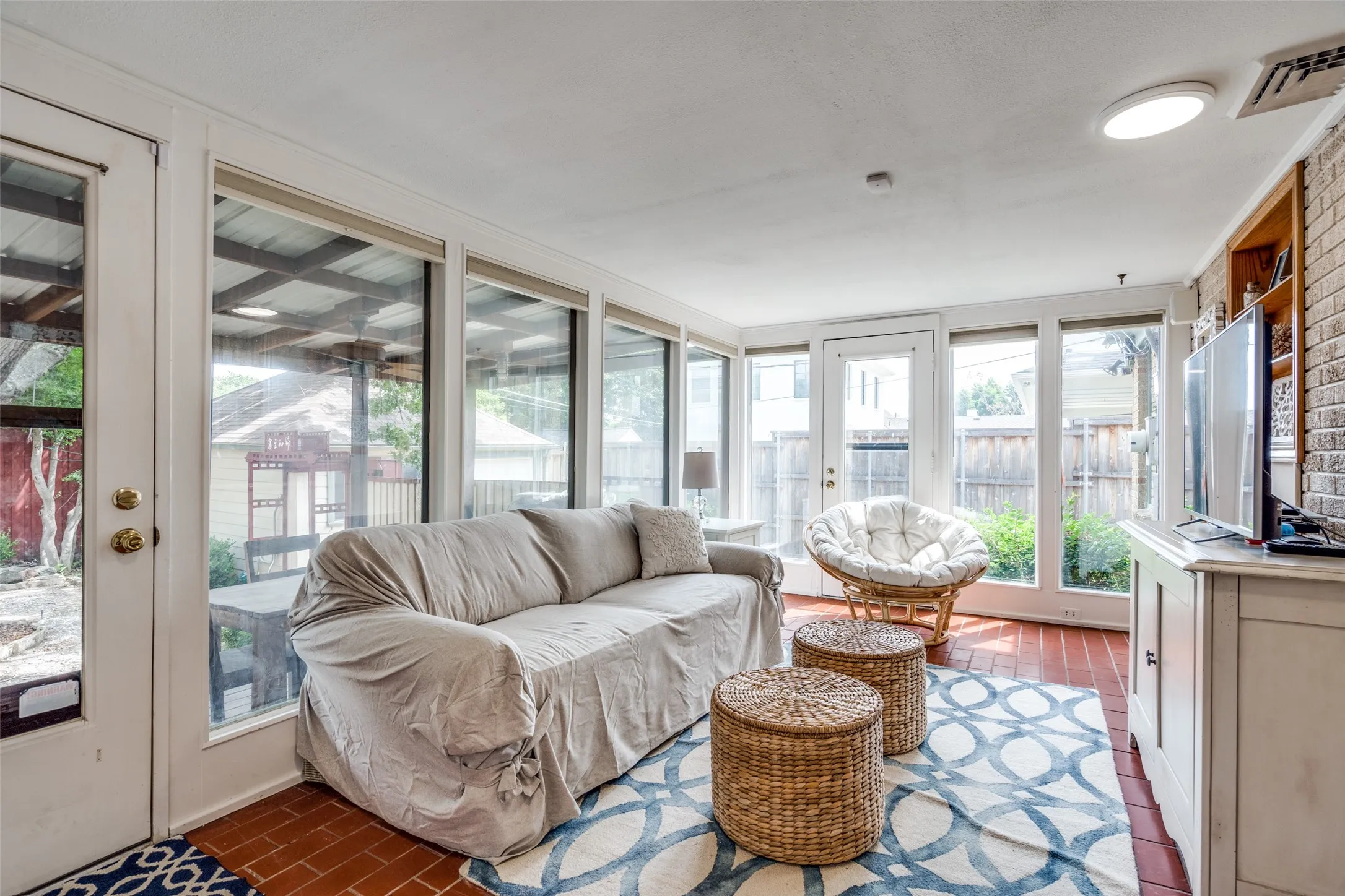Single Family Residence For Sale in Dallas County , 6933 Westlake Avenue, Dallas, Texas 75214, 3 Bedroom, 2 Bathroom, 1 Garage spaces, 2,207 Sqft, built in 1934, mls#21381830, Real Estate Agent in Dallas, Homes For Sale in Dallas county, Homes For Sale in Dallas, Realtor in Dallas Texas, Real Estate Brokerage Independent Realty Texas, Luminita Cordes Realtor