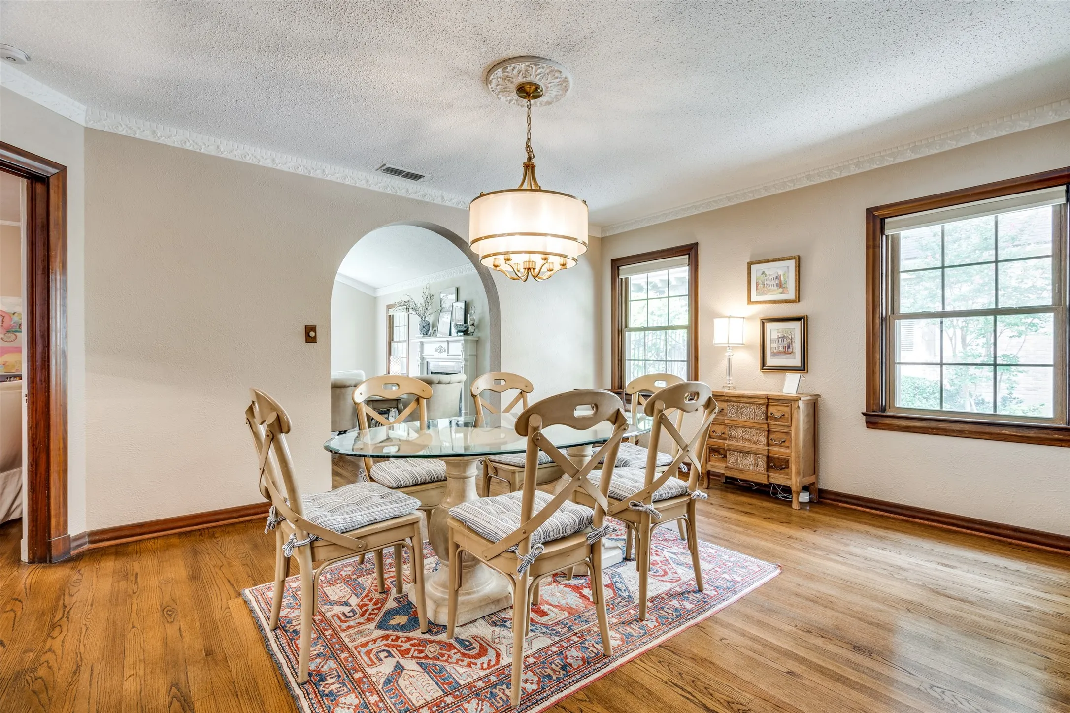 Single Family Residence For Sale in Dallas County , 6933 Westlake Avenue, Dallas, Texas 75214, 3 Bedroom, 2 Bathroom, 1 Garage spaces, 2,207 Sqft, built in 1934, mls#21381830, Real Estate Agent in Dallas, Homes For Sale in Dallas county, Homes For Sale in Dallas, Realtor in Dallas Texas, Real Estate Brokerage Independent Realty Texas, Luminita Cordes Realtor