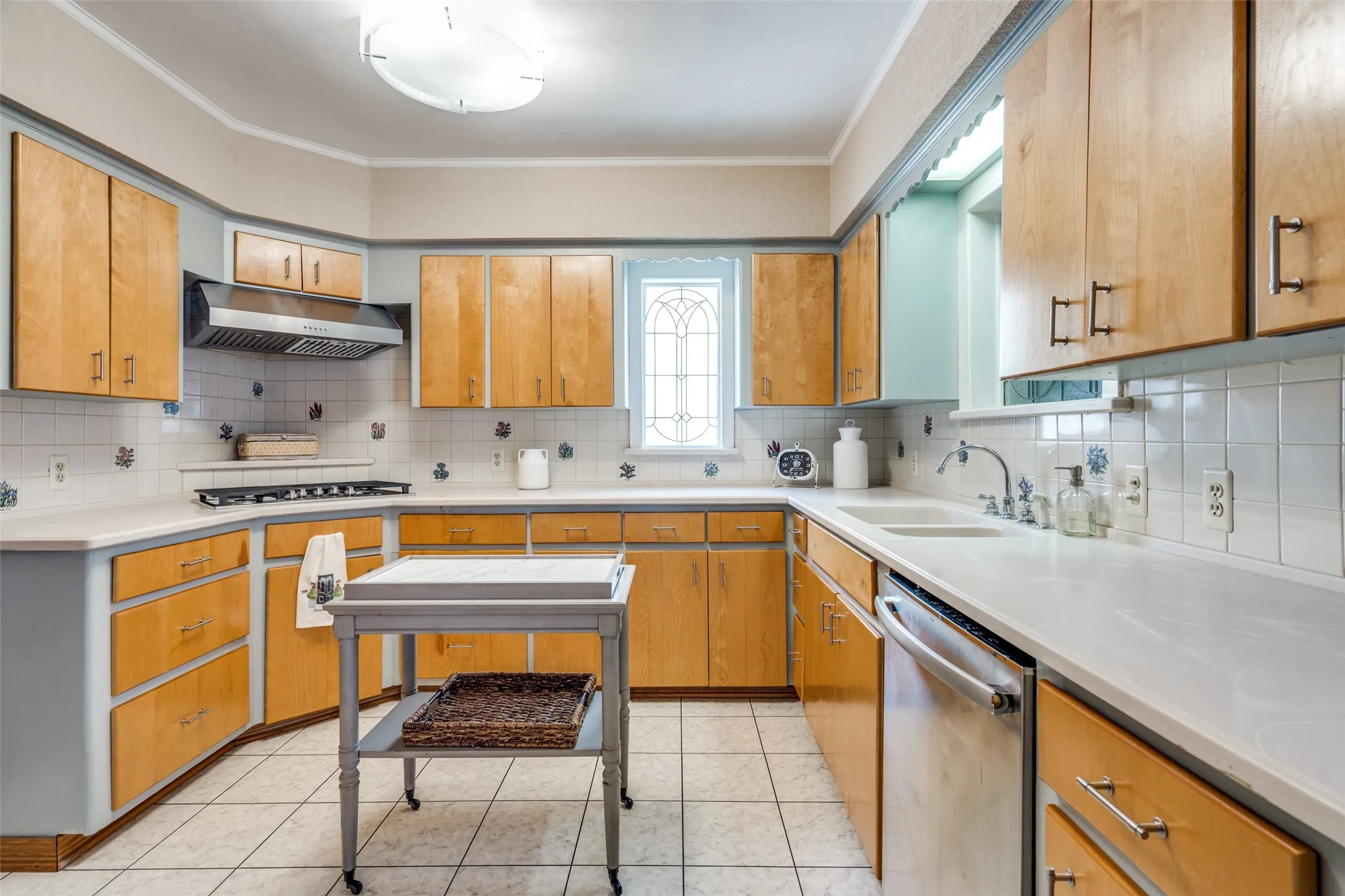 Single Family Residence For Sale in Dallas County , 6933 Westlake Avenue, Dallas, Texas 75214, 3 Bedroom, 2 Bathroom, 1 Garage spaces, 2,207 Sqft, built in 1934, mls#21381830, Real Estate Agent in Dallas, Homes For Sale in Dallas county, Homes For Sale in Dallas, Realtor in Dallas Texas, Real Estate Brokerage Independent Realty Texas, Luminita Cordes Realtor