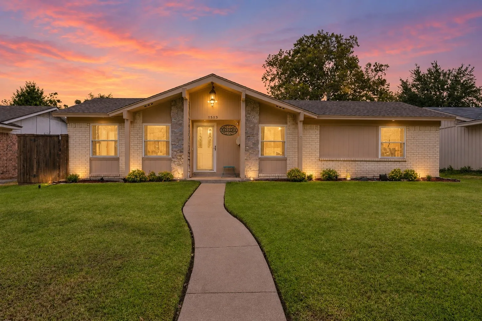 Single Family Residence For Sale in Dallas County , 1513 Meadow Way, Garland, Texas 75042, 3 Bedroom, 2 Bathroom, 1 Garage spaces, 1,586 Sqft, built in 1968, mls#21377841, Real Estate Agent in Garland, Homes For Sale in Dallas county, Homes For Sale in Garland, Realtor in Garland Texas, Real Estate Brokerage Independent Realty Texas, Luminita Cordes Realtor
