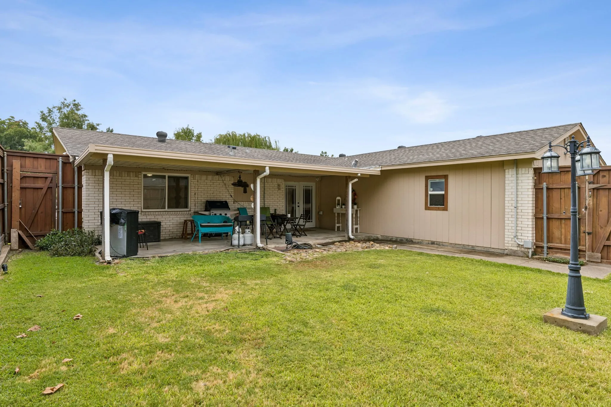 Single Family Residence For Sale in Dallas County , 1513 Meadow Way, Garland, Texas 75042, 3 Bedroom, 2 Bathroom, 1 Garage spaces, 1,586 Sqft, built in 1968, mls#21377841, Real Estate Agent in Garland, Homes For Sale in Dallas county, Homes For Sale in Garland, Realtor in Garland Texas, Real Estate Brokerage Independent Realty Texas, Luminita Cordes Realtor