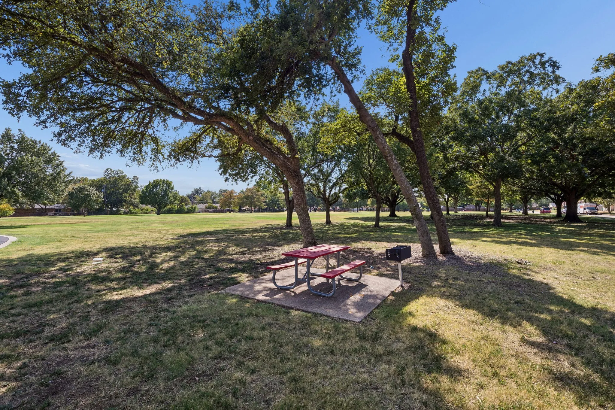 Single Family Residence For Sale in Dallas County , 1513 Meadow Way, Garland, Texas 75042, 3 Bedroom, 2 Bathroom, 1 Garage spaces, 1,586 Sqft, built in 1968, mls#21377841, Real Estate Agent in Garland, Homes For Sale in Dallas county, Homes For Sale in Garland, Realtor in Garland Texas, Real Estate Brokerage Independent Realty Texas, Luminita Cordes Realtor