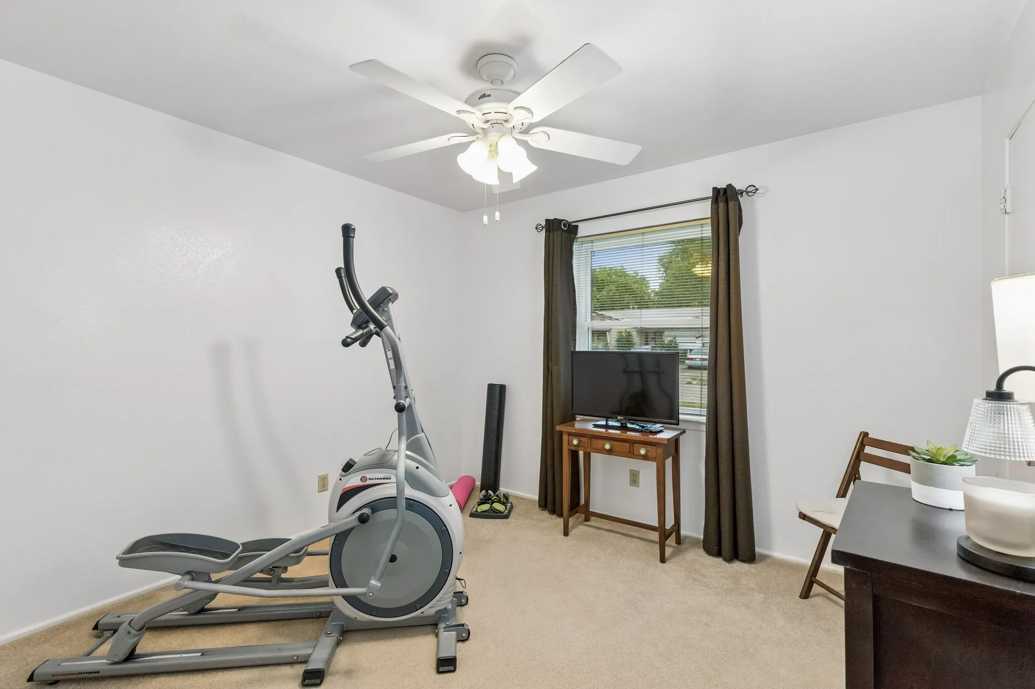 Single Family Residence For Sale in Dallas County , 1513 Meadow Way, Garland, Texas 75042, 3 Bedroom, 2 Bathroom, 1 Garage spaces, 1,586 Sqft, built in 1968, mls#21377841, Real Estate Agent in Garland, Homes For Sale in Dallas county, Homes For Sale in Garland, Realtor in Garland Texas, Real Estate Brokerage Independent Realty Texas, Luminita Cordes Realtor