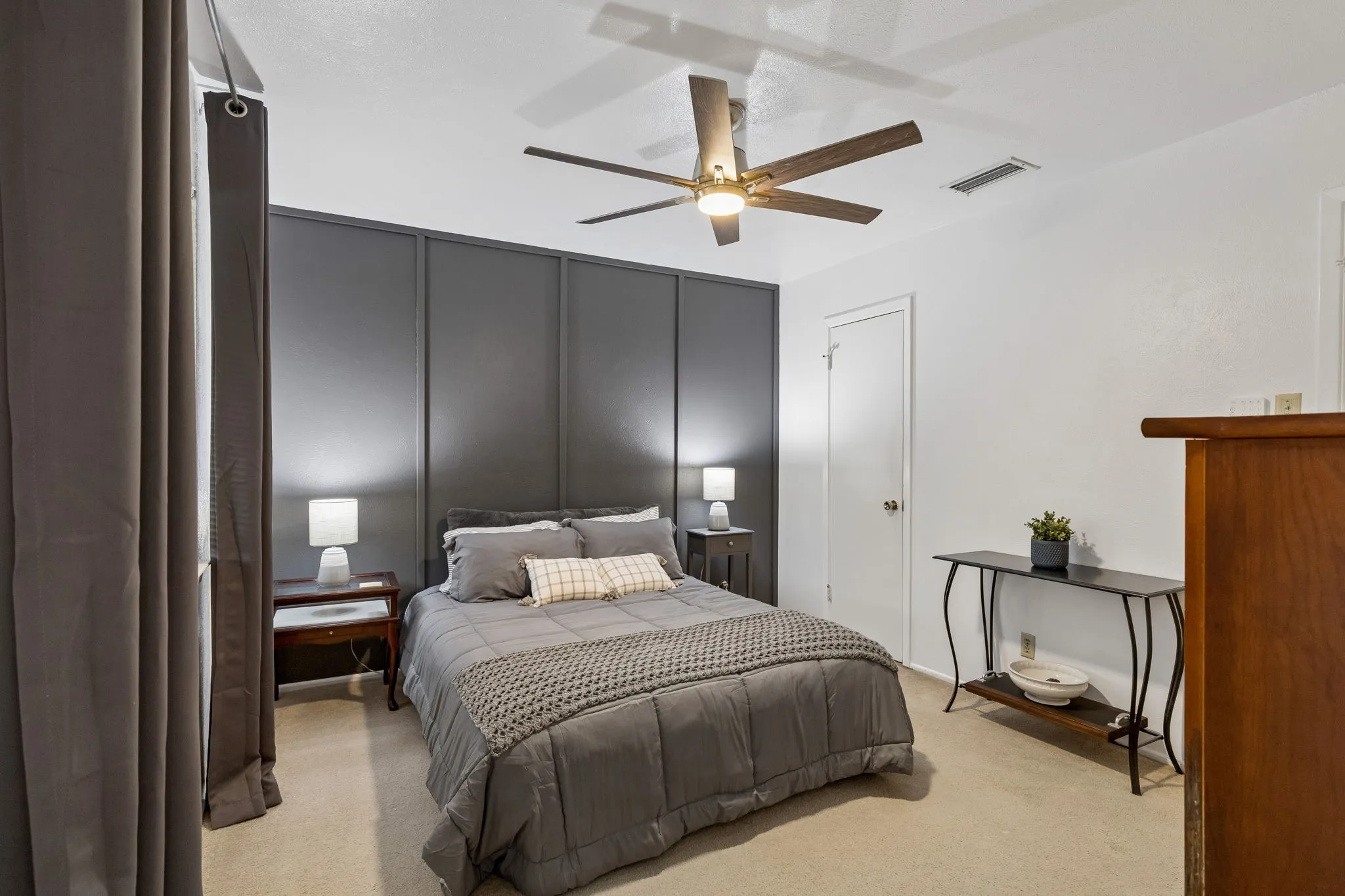 Single Family Residence For Sale in Dallas County , 1513 Meadow Way, Garland, Texas 75042, 3 Bedroom, 2 Bathroom, 1 Garage spaces, 1,586 Sqft, built in 1968, mls#21377841, Real Estate Agent in Garland, Homes For Sale in Dallas county, Homes For Sale in Garland, Realtor in Garland Texas, Real Estate Brokerage Independent Realty Texas, Luminita Cordes Realtor