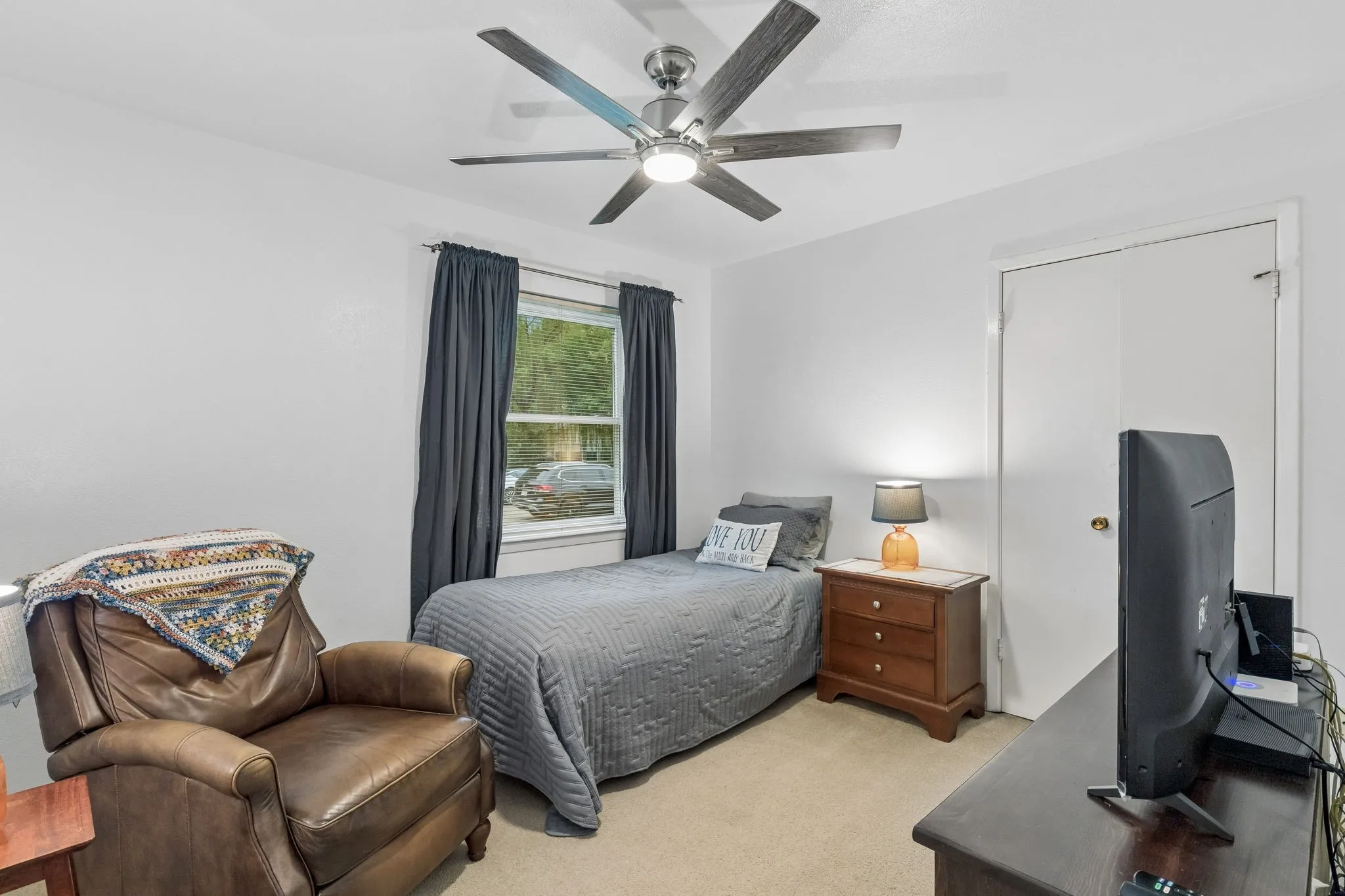 Single Family Residence For Sale in Dallas County , 1513 Meadow Way, Garland, Texas 75042, 3 Bedroom, 2 Bathroom, 1 Garage spaces, 1,586 Sqft, built in 1968, mls#21377841, Real Estate Agent in Garland, Homes For Sale in Dallas county, Homes For Sale in Garland, Realtor in Garland Texas, Real Estate Brokerage Independent Realty Texas, Luminita Cordes Realtor