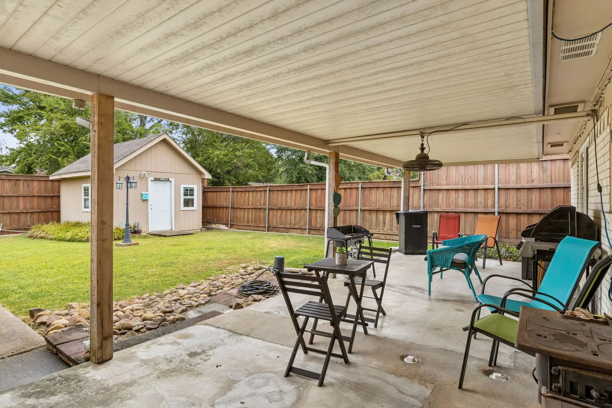 Single Family Residence For Sale in Dallas County , 1513 Meadow Way, Garland, Texas 75042, 3 Bedroom, 2 Bathroom, 1 Garage spaces, 1,586 Sqft, built in 1968, mls#21377841, Real Estate Agent in Garland, Homes For Sale in Dallas county, Homes For Sale in Garland, Realtor in Garland Texas, Real Estate Brokerage Independent Realty Texas, Luminita Cordes Realtor