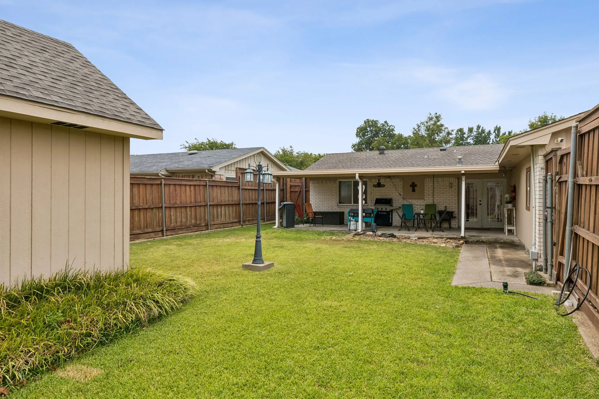 Single Family Residence For Sale in Dallas County , 1513 Meadow Way, Garland, Texas 75042, 3 Bedroom, 2 Bathroom, 1 Garage spaces, 1,586 Sqft, built in 1968, mls#21377841, Real Estate Agent in Garland, Homes For Sale in Dallas county, Homes For Sale in Garland, Realtor in Garland Texas, Real Estate Brokerage Independent Realty Texas, Luminita Cordes Realtor
