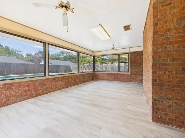 Single Family Residence For Sale in Henderson County , 518 Ridgeway Lane, Chandler, Texas 75758, 3 Bedroom, 3 Bathroom, 2 Garage spaces, 2,457 Sqft, built in 1979, mls#21378093, Real Estate Agent in Chandler, Homes For Sale in Henderson county, Homes For Sale in Chandler, Realtor in Chandler Texas, Real Estate Brokerage Independent Realty Texas, Luminita Cordes Realtor