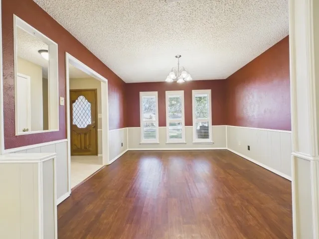 Single Family Residence For Sale in Henderson County , 518 Ridgeway Lane, Chandler, Texas 75758, 3 Bedroom, 3 Bathroom, 2 Garage spaces, 2,457 Sqft, built in 1979, mls#21378093, Real Estate Agent in Chandler, Homes For Sale in Henderson county, Homes For Sale in Chandler, Realtor in Chandler Texas, Real Estate Brokerage Independent Realty Texas, Luminita Cordes Realtor