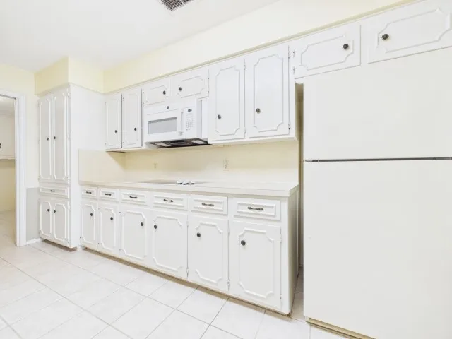 Single Family Residence For Sale in Henderson County , 518 Ridgeway Lane, Chandler, Texas 75758, 3 Bedroom, 3 Bathroom, 2 Garage spaces, 2,457 Sqft, built in 1979, mls#21378093, Real Estate Agent in Chandler, Homes For Sale in Henderson county, Homes For Sale in Chandler, Realtor in Chandler Texas, Real Estate Brokerage Independent Realty Texas, Luminita Cordes Realtor