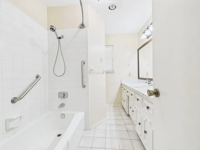 Single Family Residence For Sale in Henderson County , 518 Ridgeway Lane, Chandler, Texas 75758, 3 Bedroom, 3 Bathroom, 2 Garage spaces, 2,457 Sqft, built in 1979, mls#21378093, Real Estate Agent in Chandler, Homes For Sale in Henderson county, Homes For Sale in Chandler, Realtor in Chandler Texas, Real Estate Brokerage Independent Realty Texas, Luminita Cordes Realtor