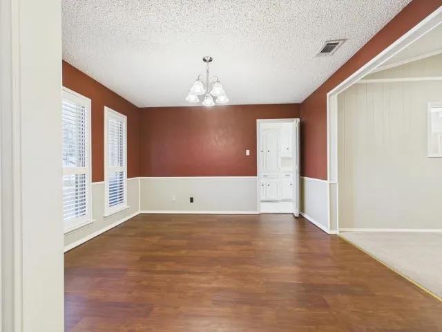 Single Family Residence For Sale in Henderson County , 518 Ridgeway Lane, Chandler, Texas 75758, 3 Bedroom, 3 Bathroom, 2 Garage spaces, 2,457 Sqft, built in 1979, mls#21378093, Real Estate Agent in Chandler, Homes For Sale in Henderson county, Homes For Sale in Chandler, Realtor in Chandler Texas, Real Estate Brokerage Independent Realty Texas, Luminita Cordes Realtor